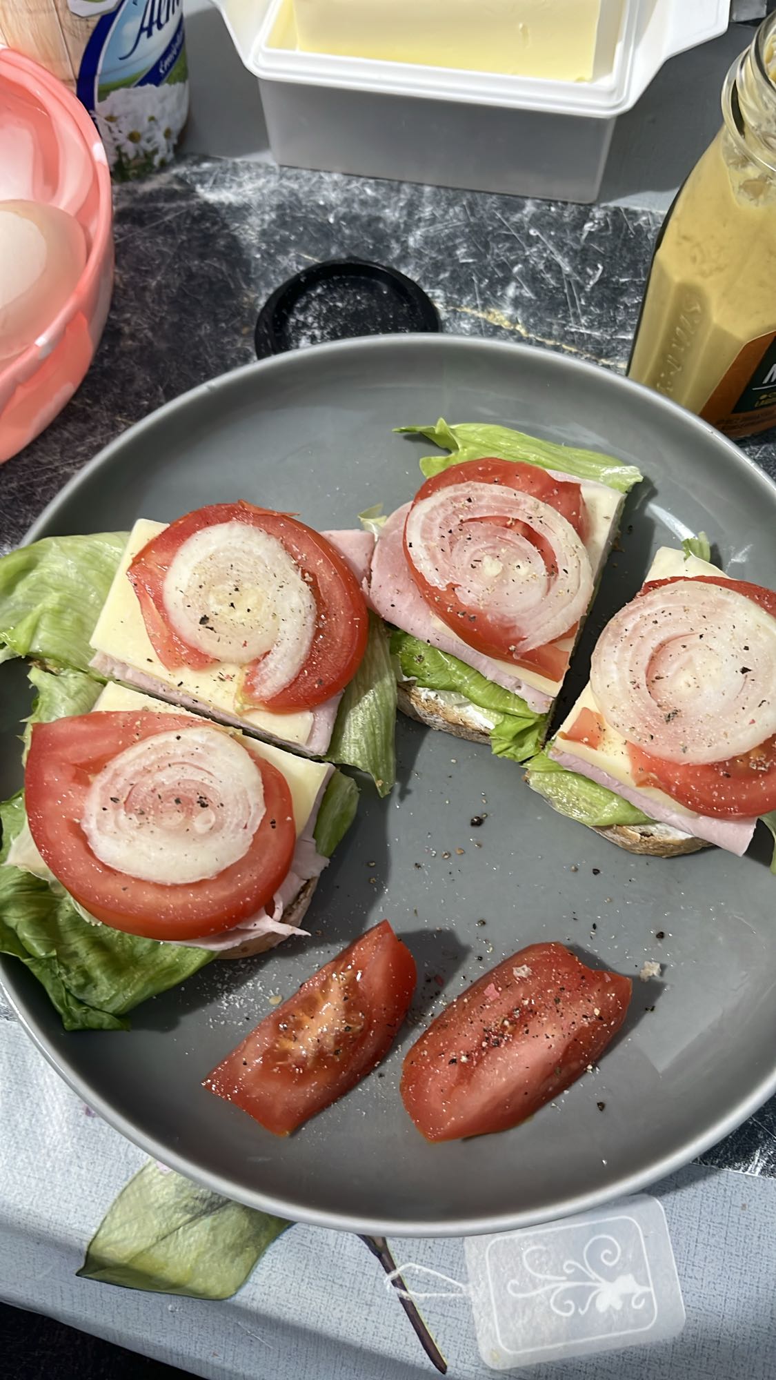 Kanapki z szynką i serem