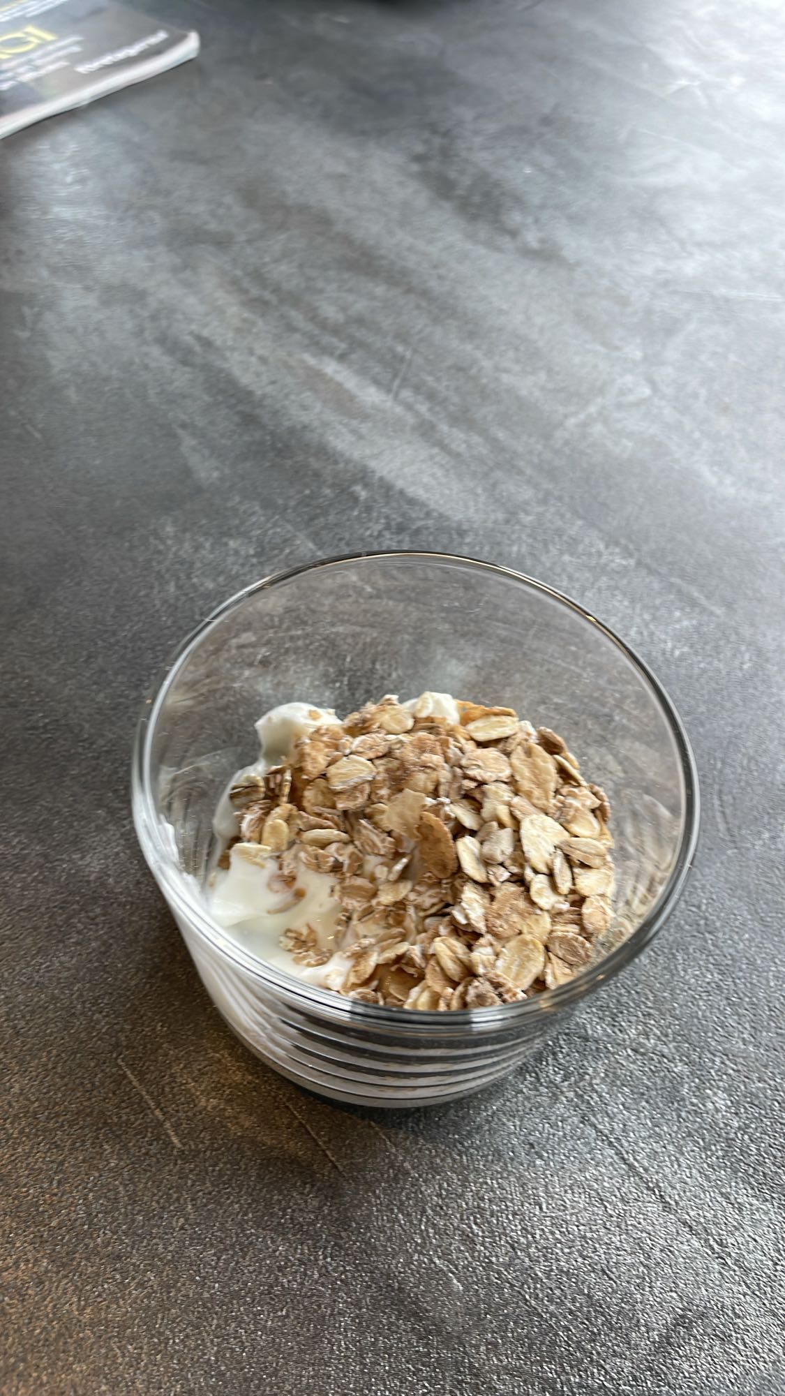 Yoghurt med müsli