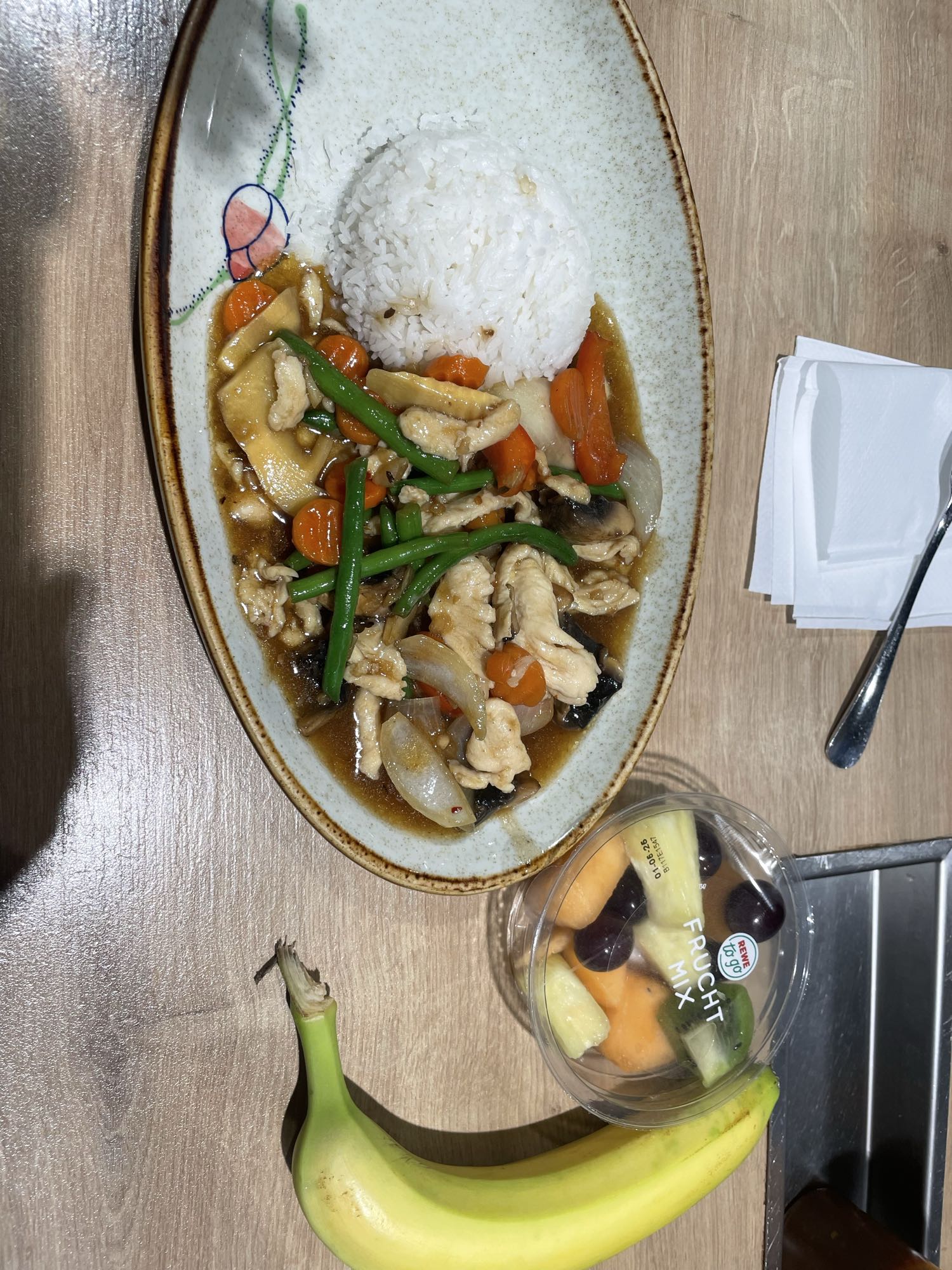 Reis mit Huhn und Obst