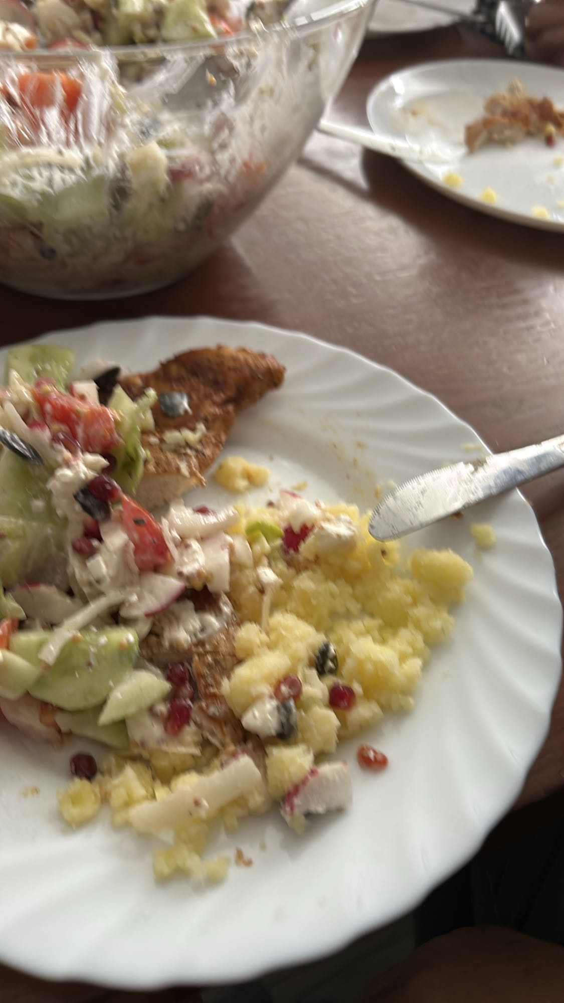 Kurczak z sałatką i kaszą