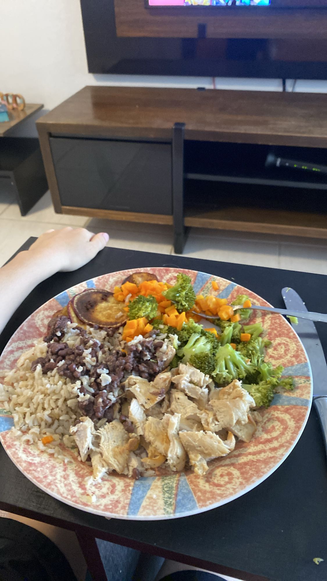 Frango com arroz e legumes