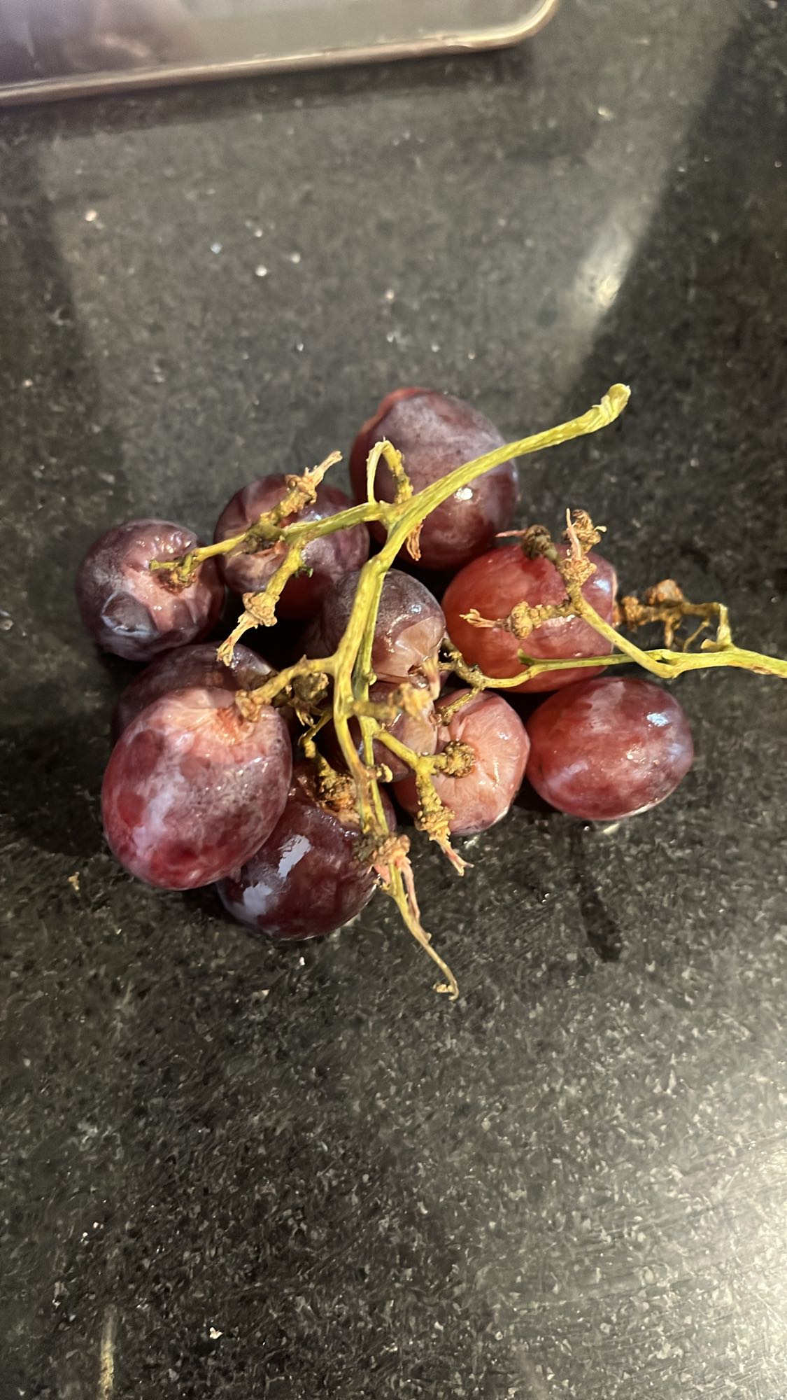 Uvas rojas frescas