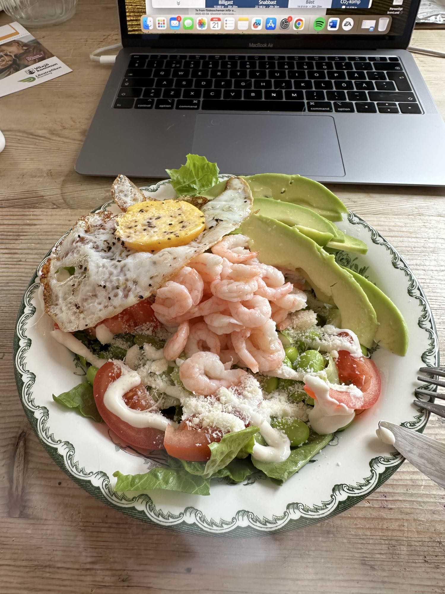 Räksallad med ägg & avokado