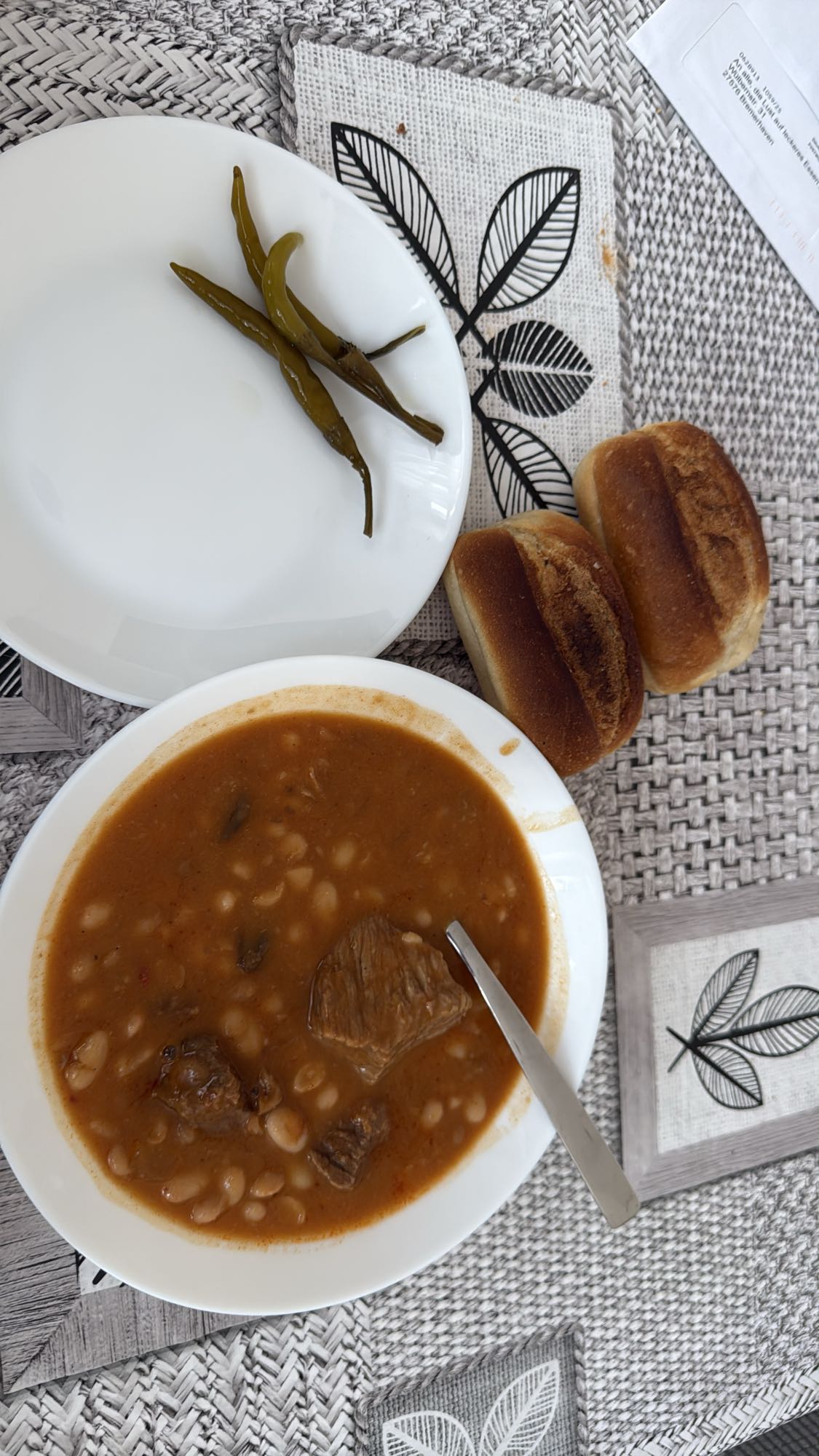 Bean stew with bread