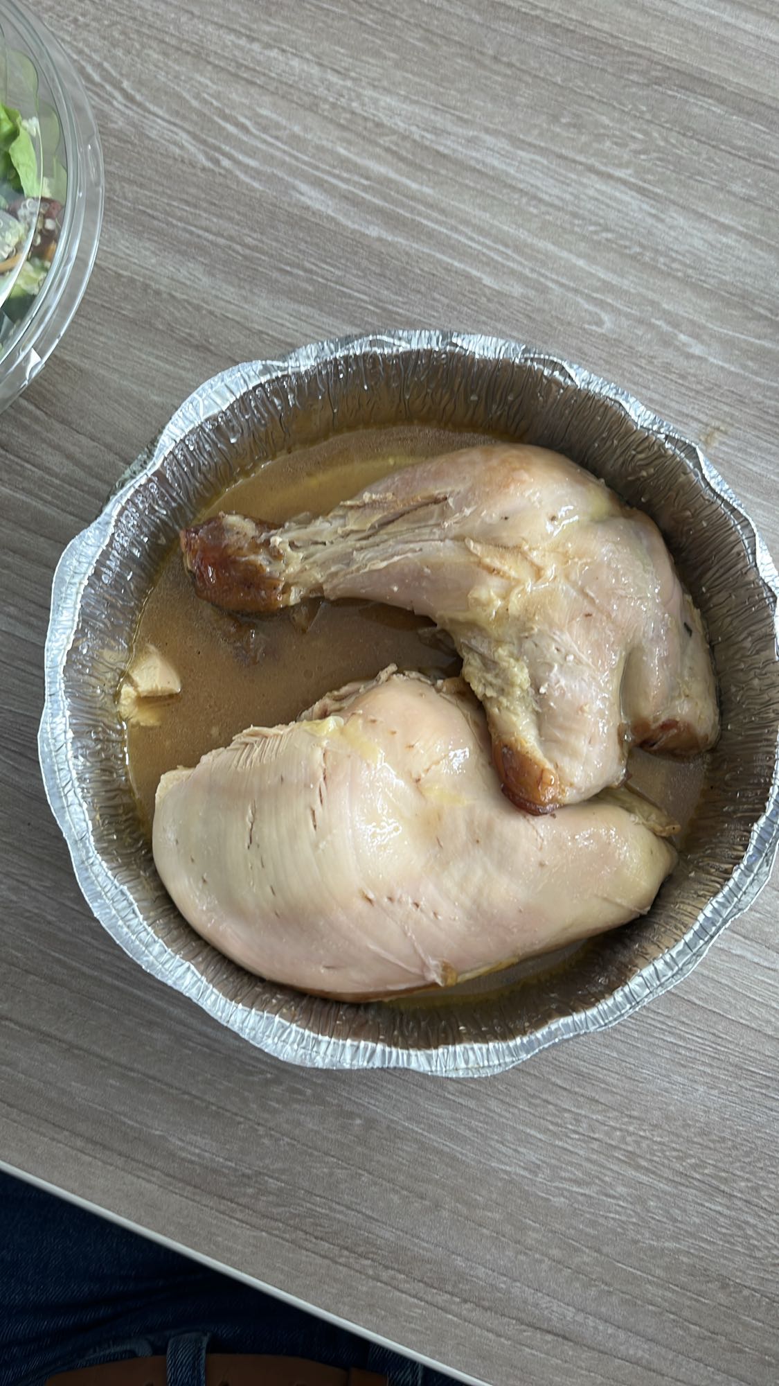 Pollo cocido en caldo