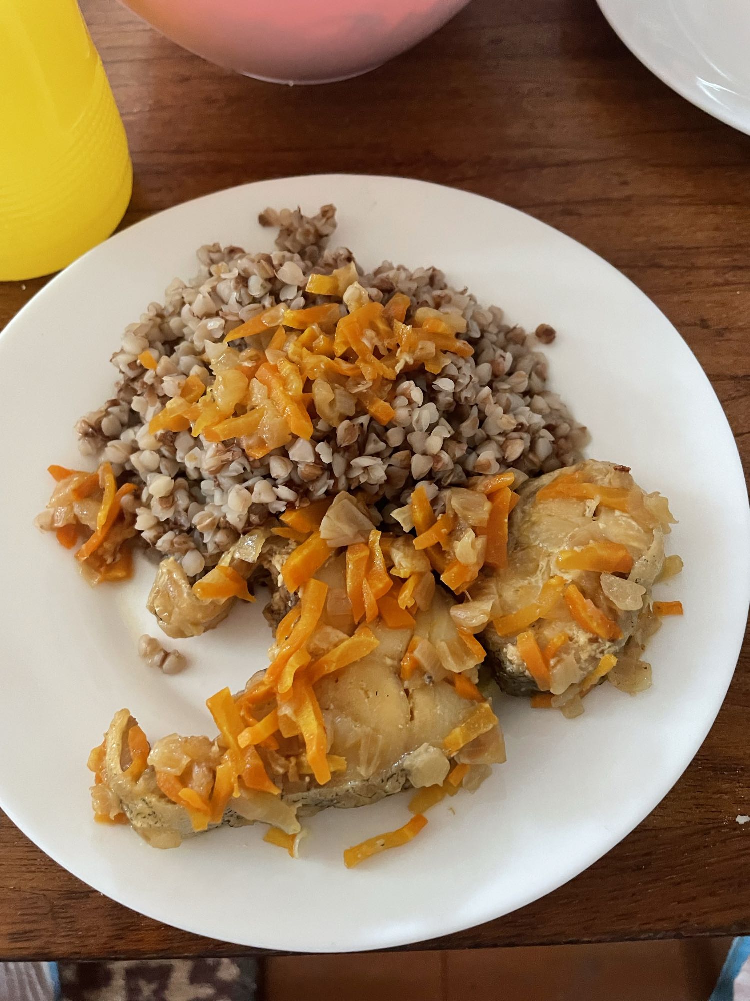 Гречка с рыбой и овощами