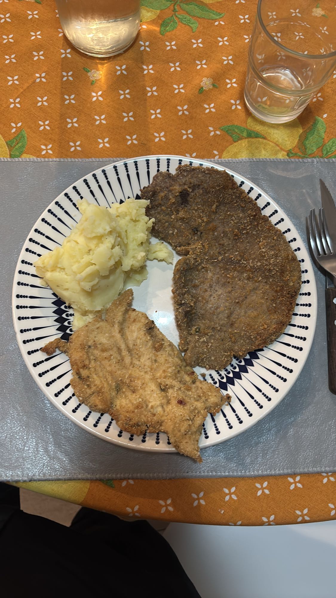 Breaded meat with mash