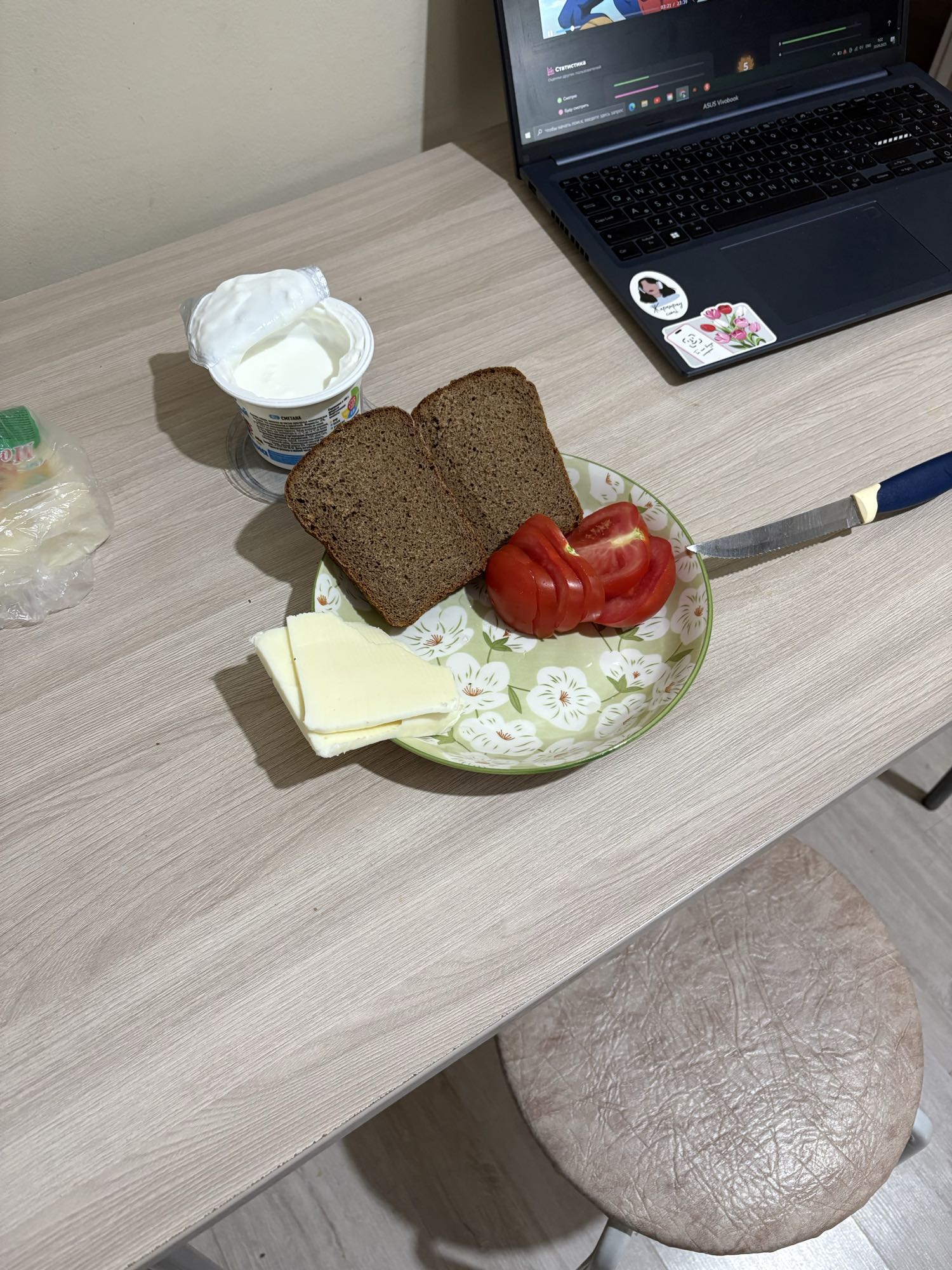 Borodinsky Bread Snack with Sour Cream, Mozzarella, Vegetables, Cocoa, Chocolate, and Cottage Cheese