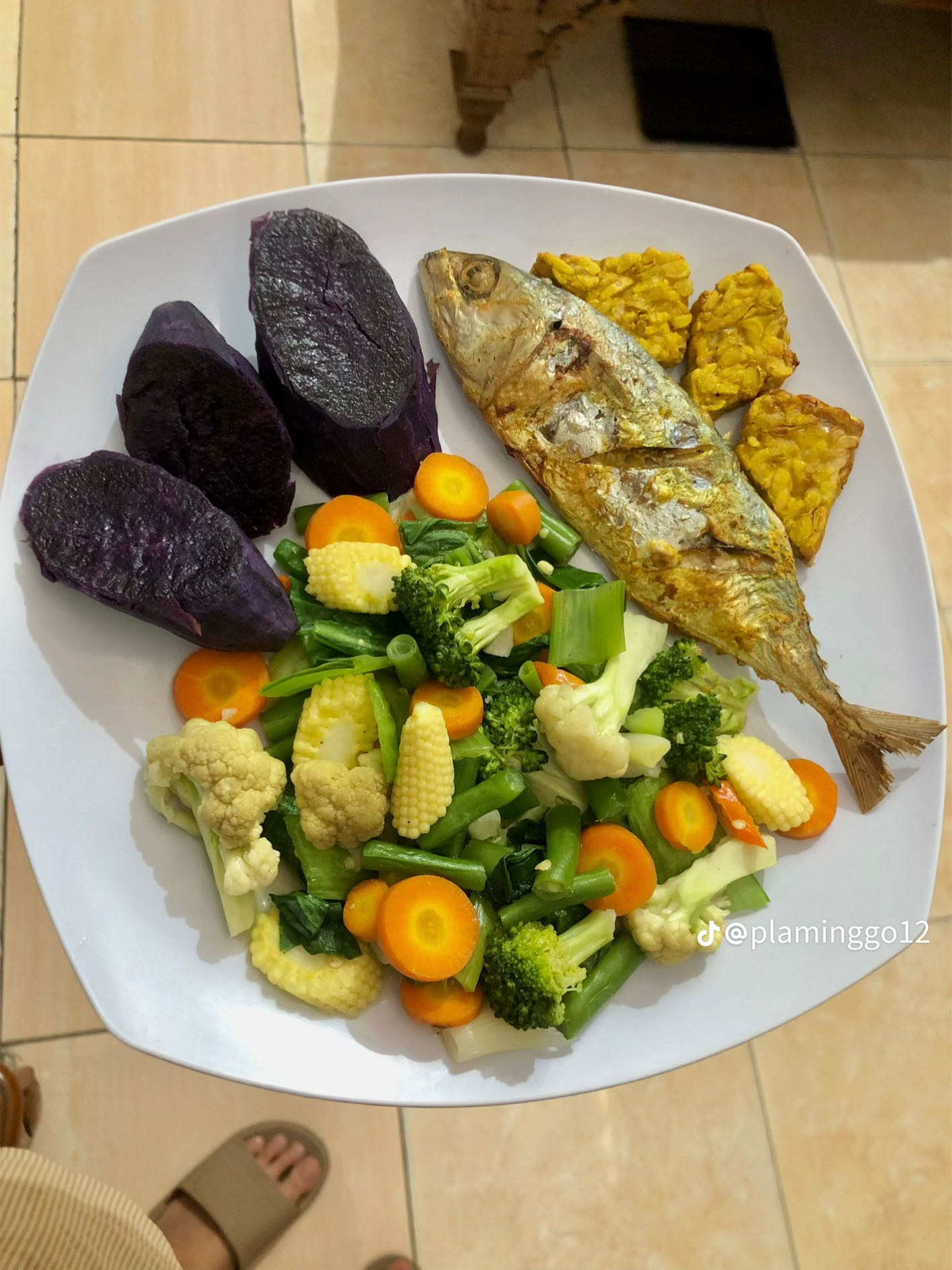 Ikan, ubi, dan sayuran