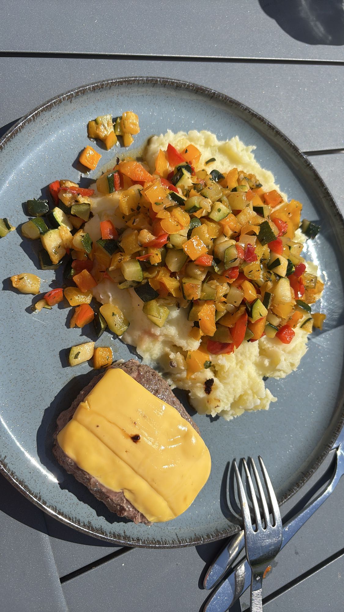 Steak fromage et purée