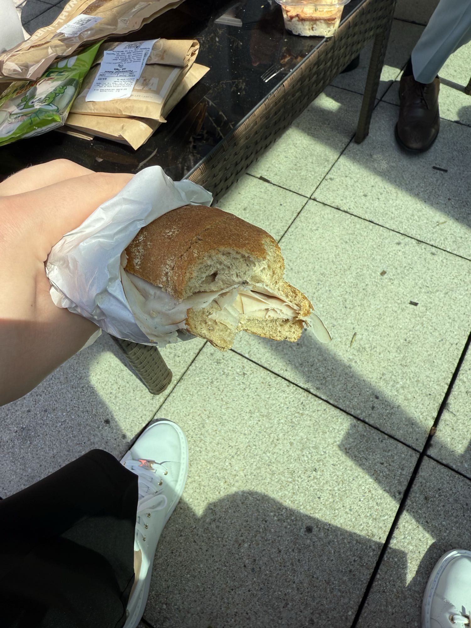 Salzweckerl mit Puten Farmerschinken