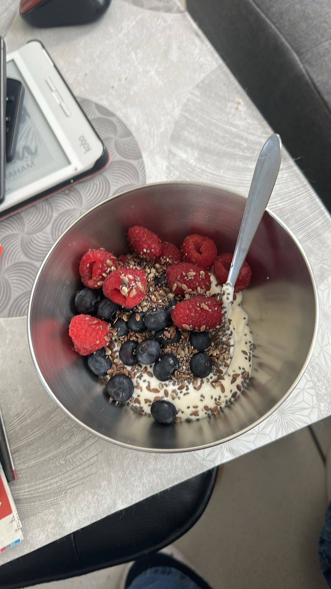 Yaourt aux fruits et graines