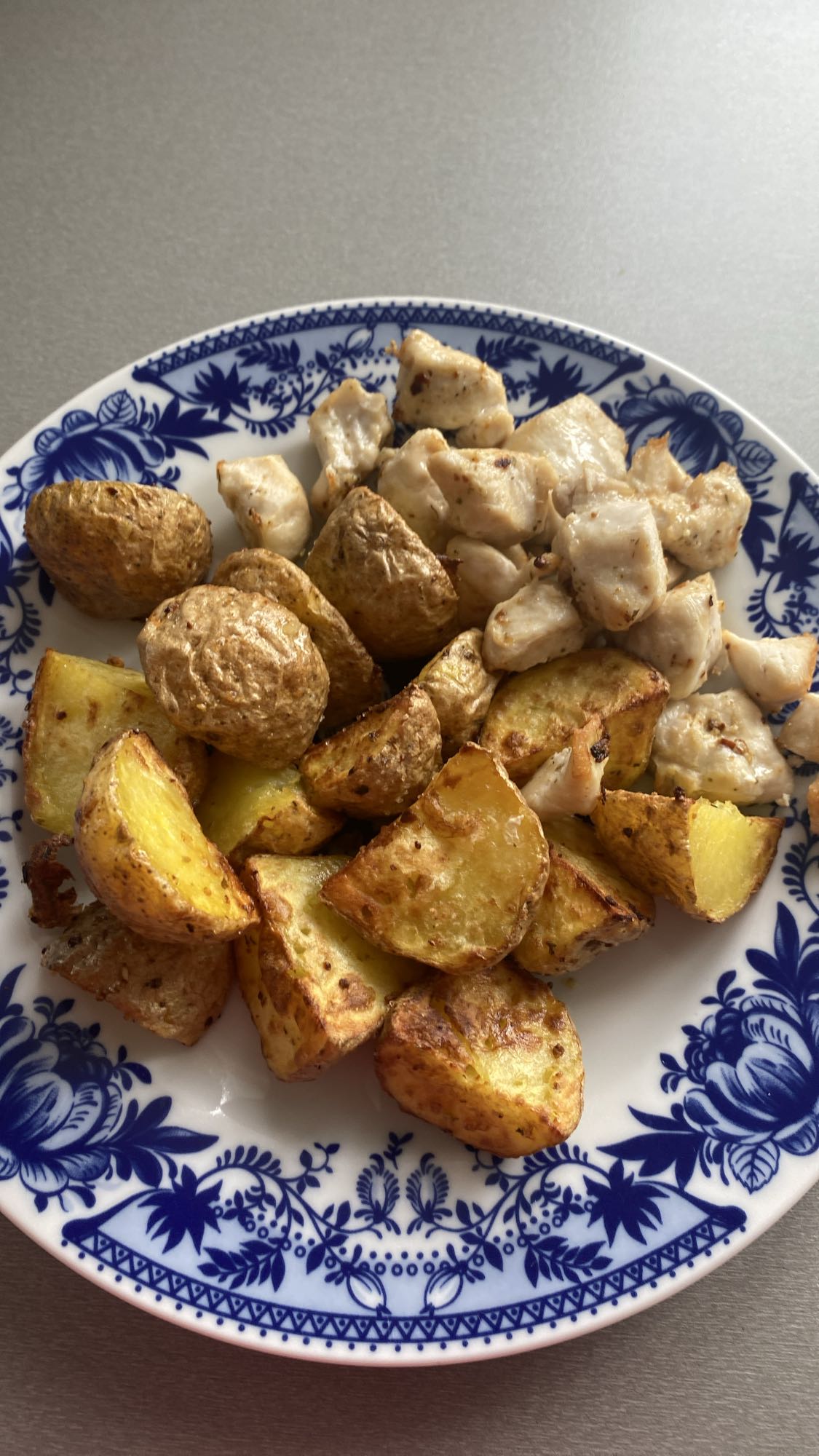 Kurczak z pieczonymi ziemniakami