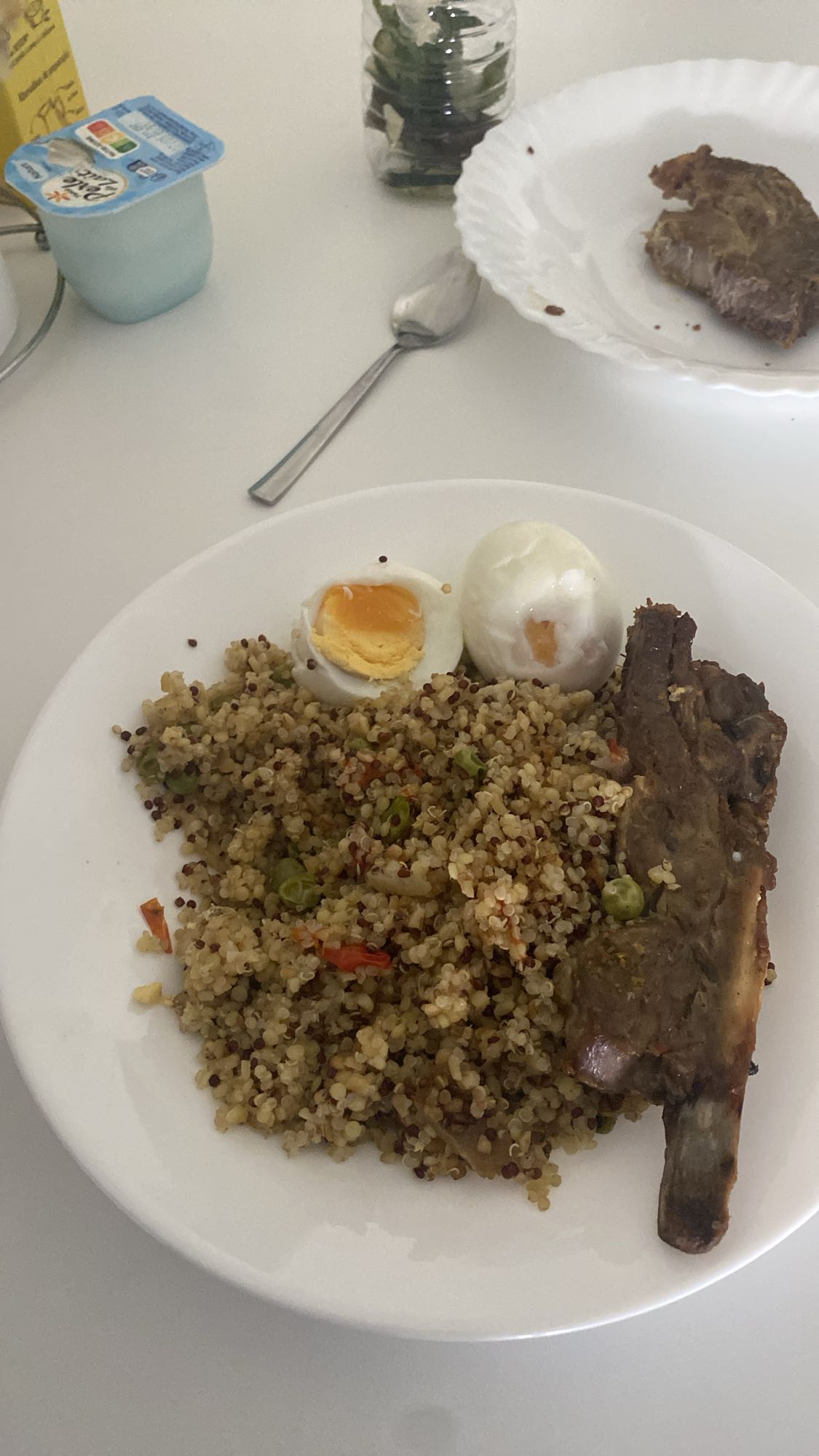 Quinoa oeufs et côtelettes