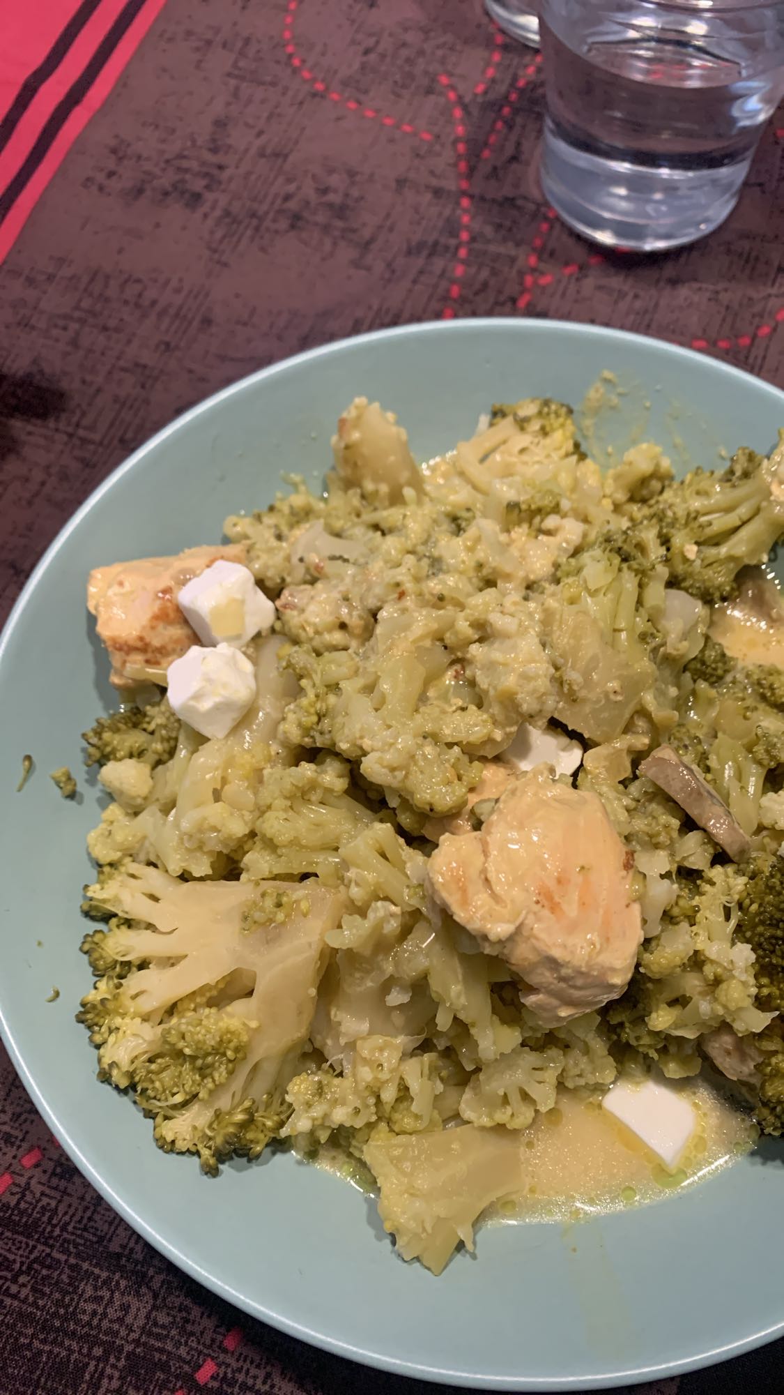 Pollo con brócoli y queso