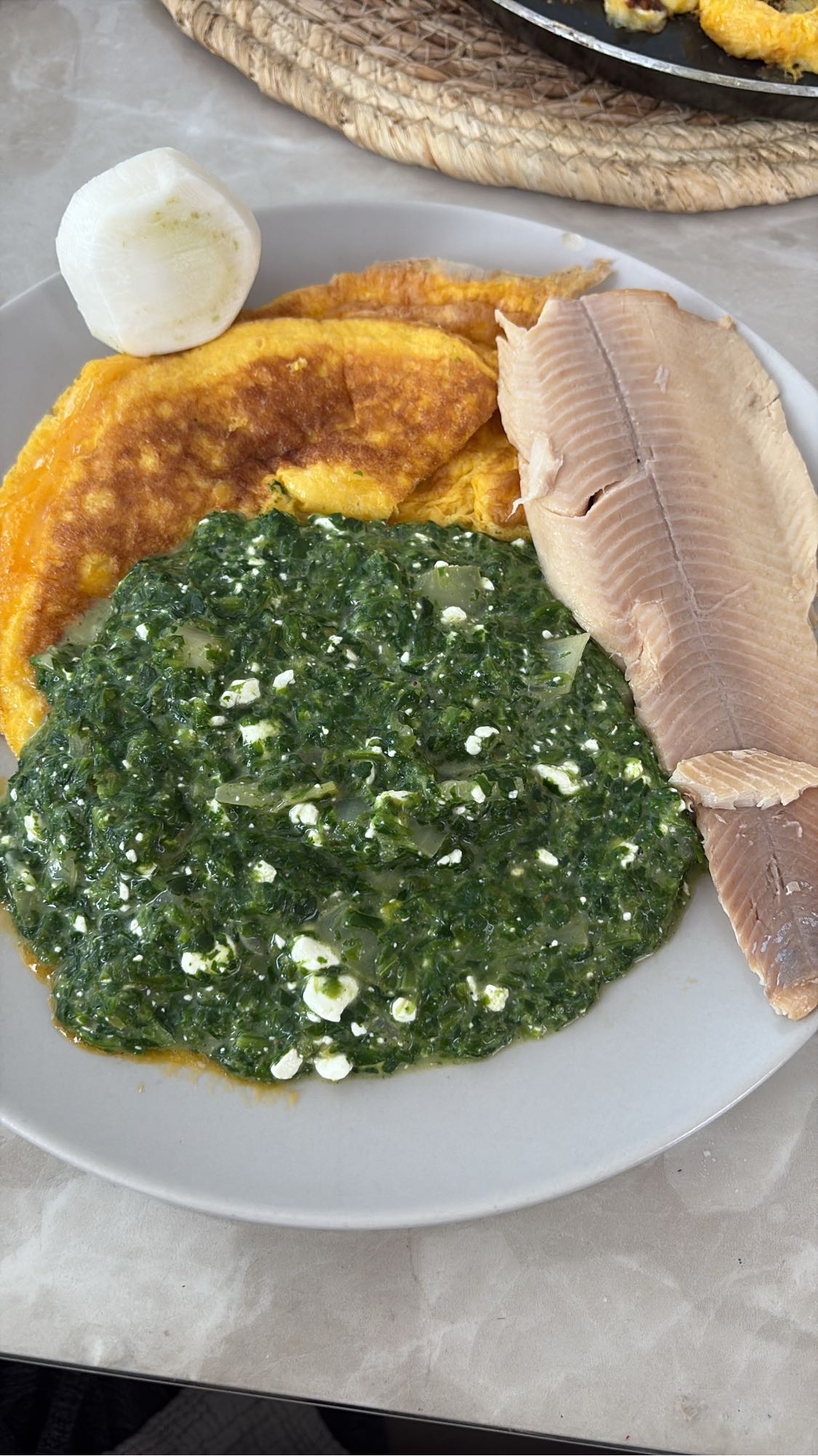 Omelette, épinards, poisson