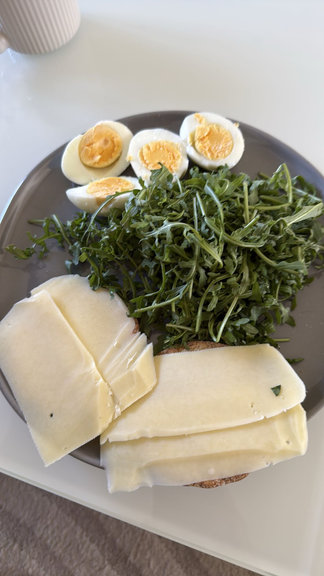 Ägg och ostsmörgås