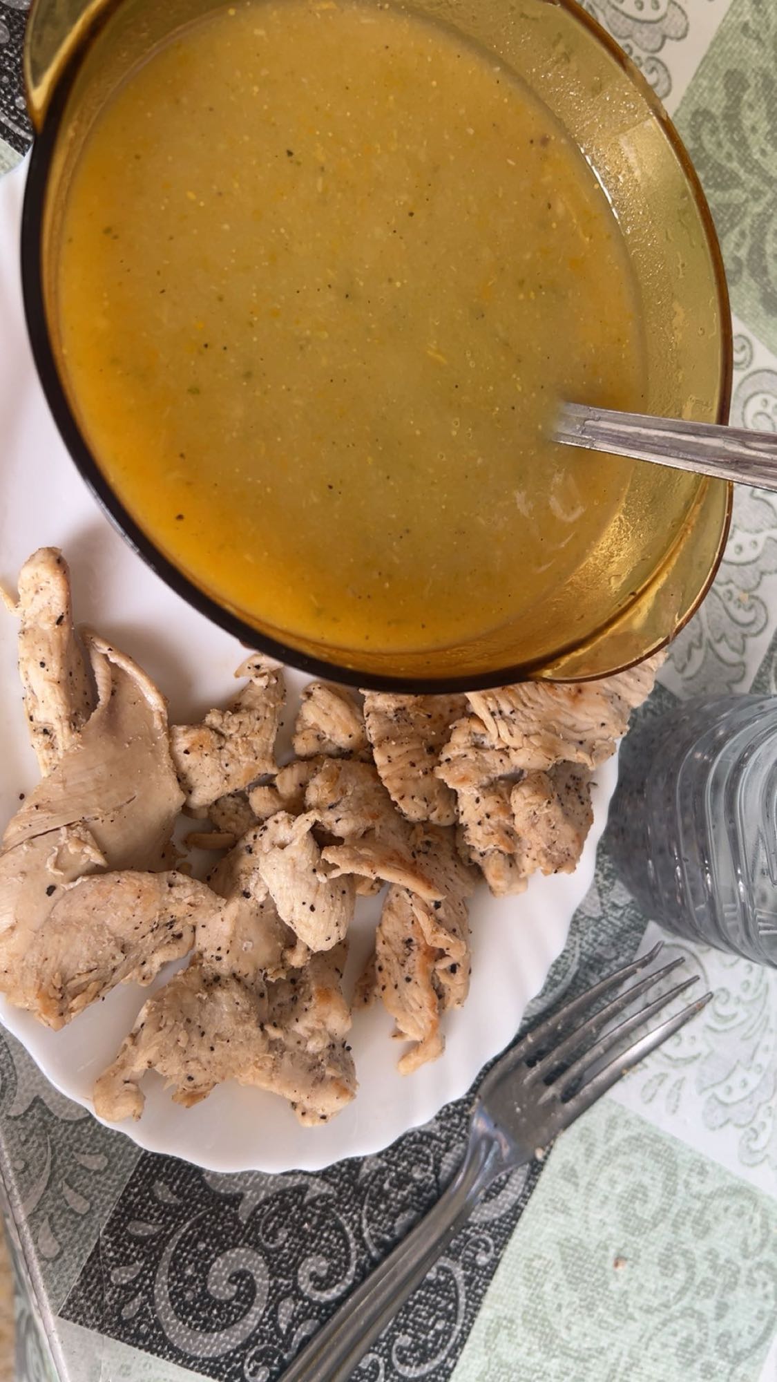 Soupe et poulet grillé