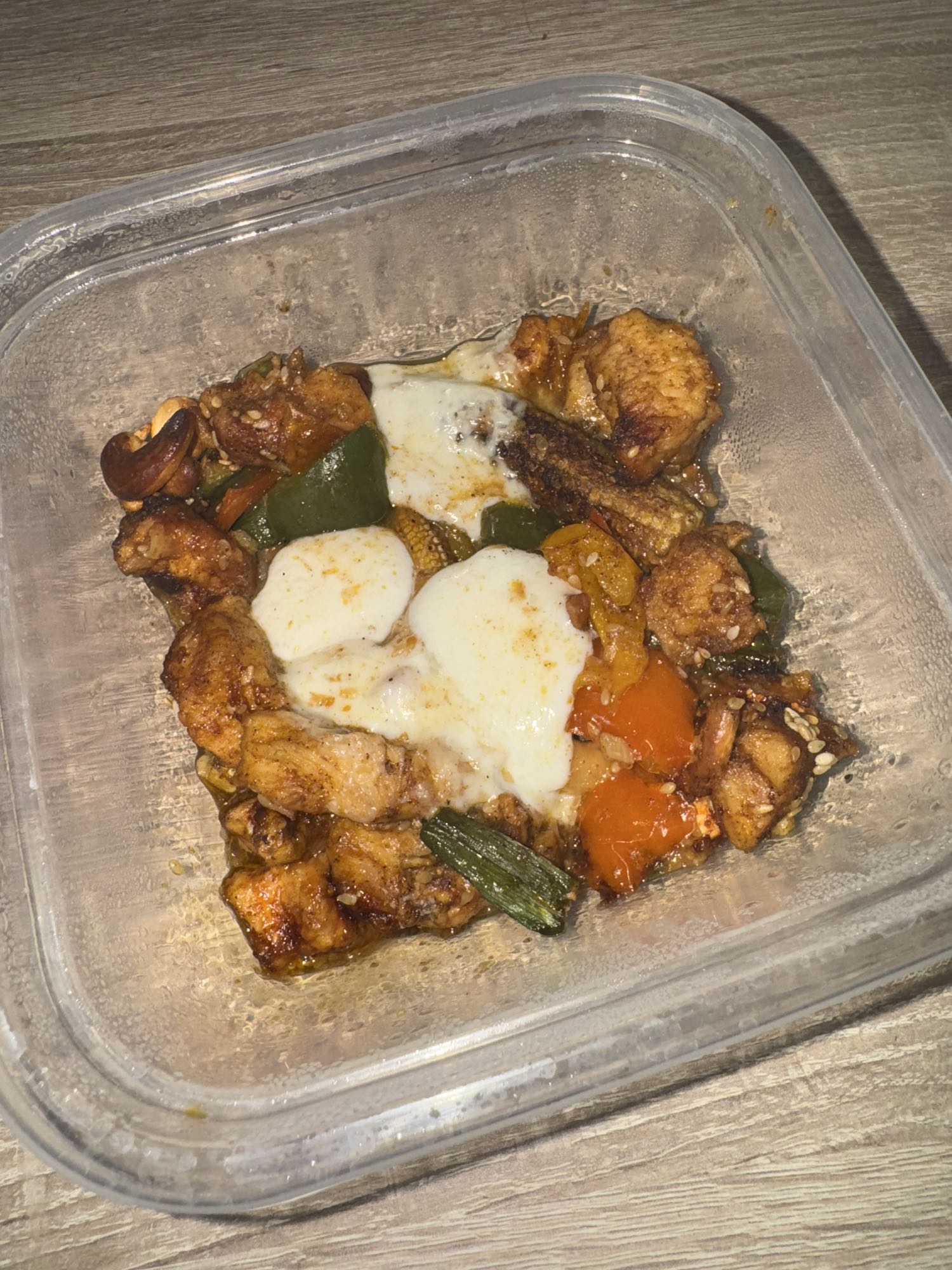 Pollo salteado con queso