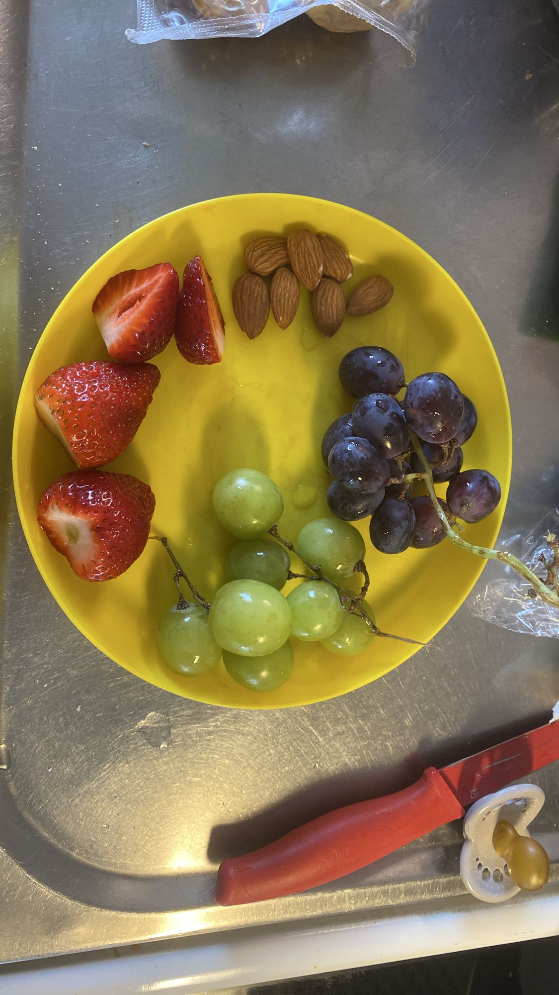 طبق فواكه ومكسرات