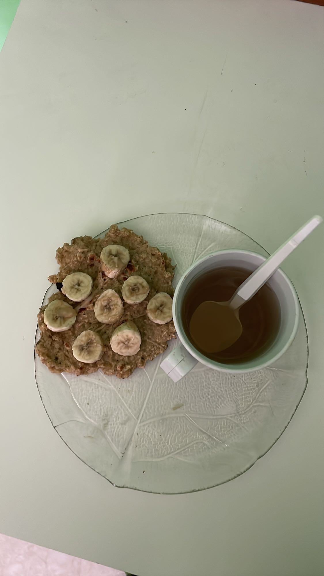 Tortilla de avena, media banana y té