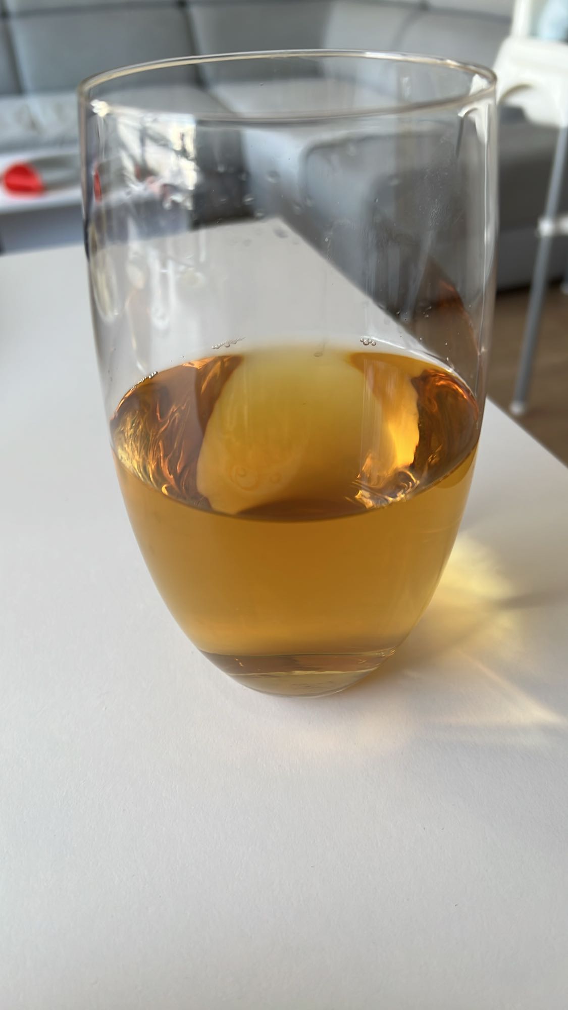 Szklanka soku jabłkowego