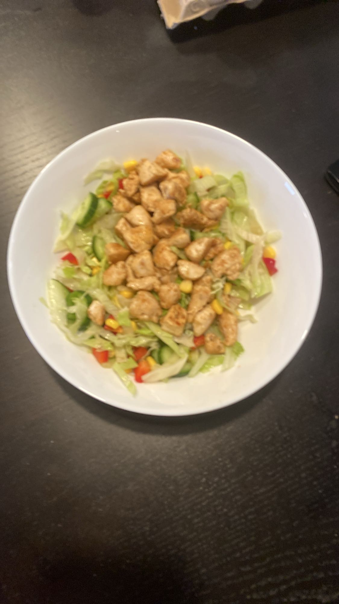 سلطة دجاج مشوي