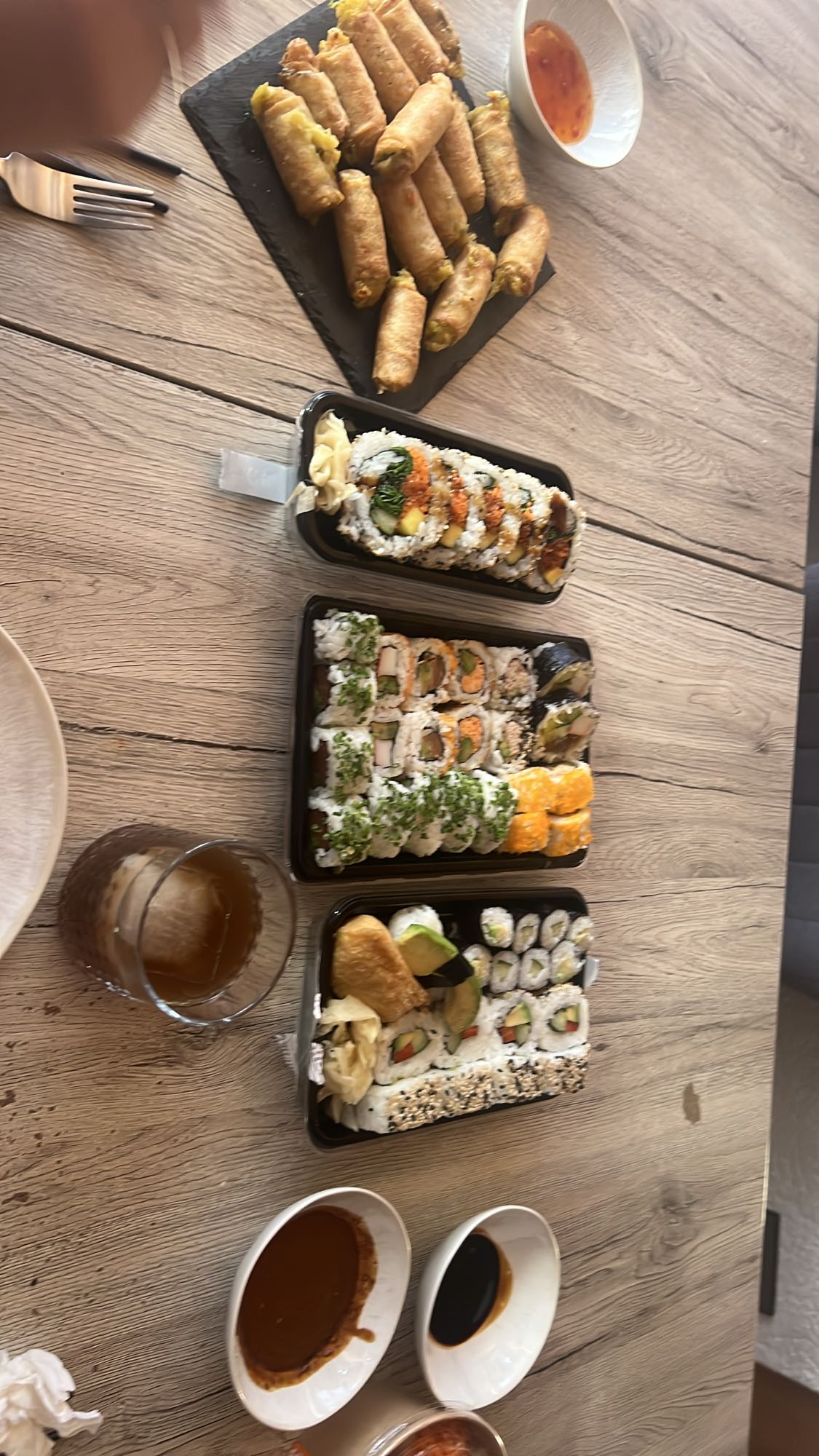 Sushi y rollitos fritos