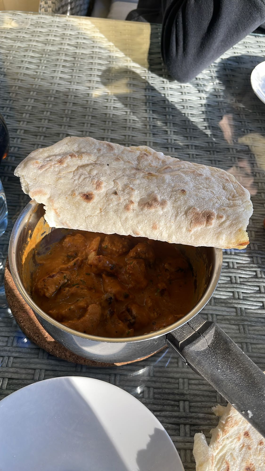 Pollo al curry con pan