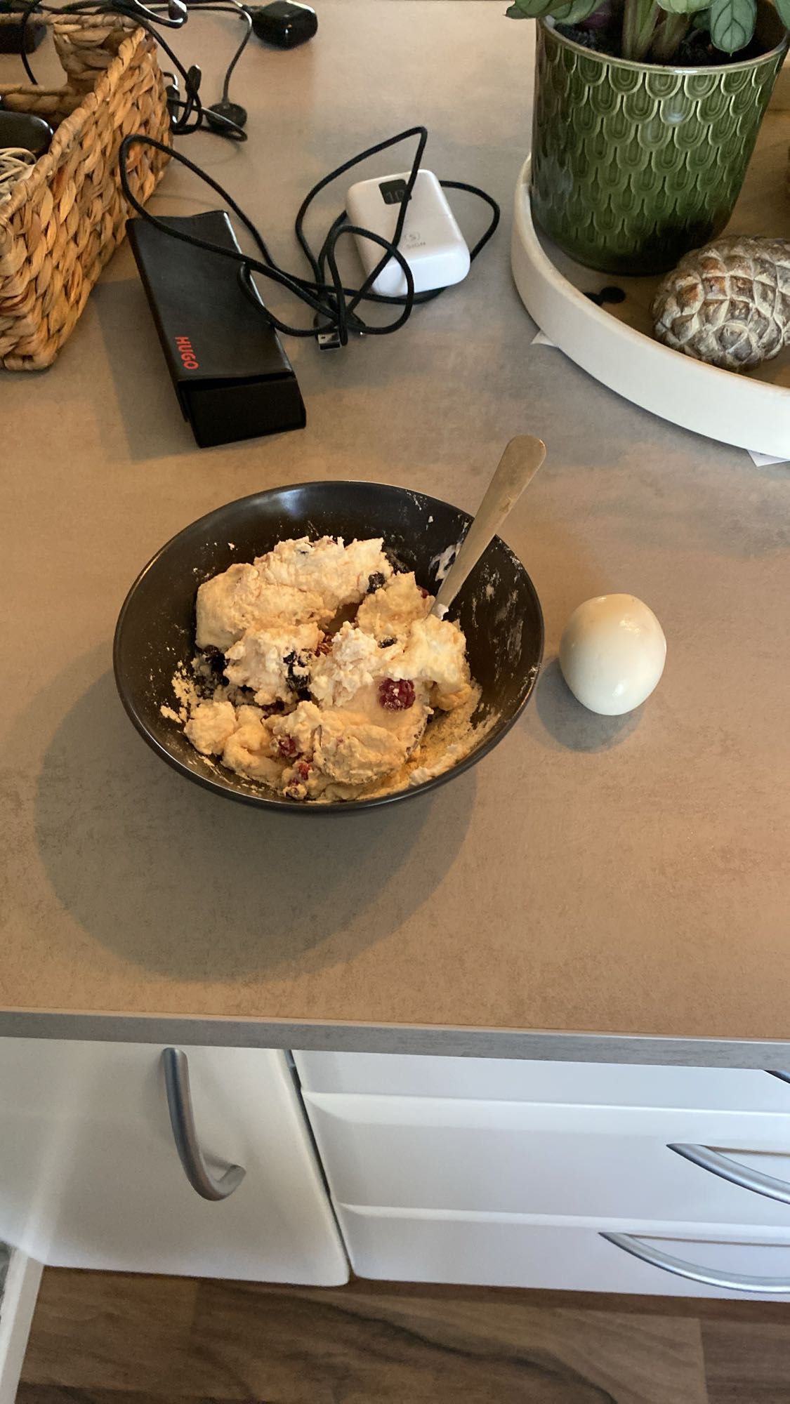 Kvarg med bär och ägg