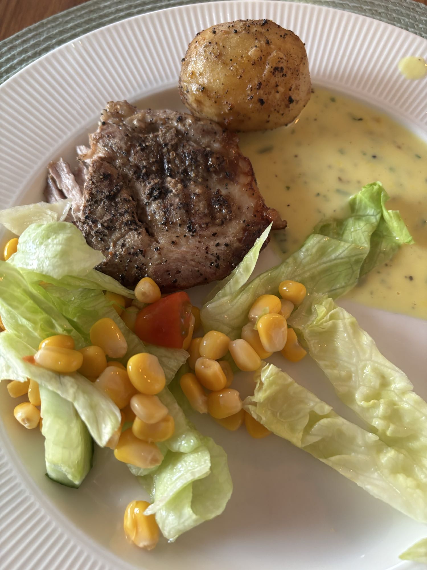 Grillad fläskkotlett tallrik