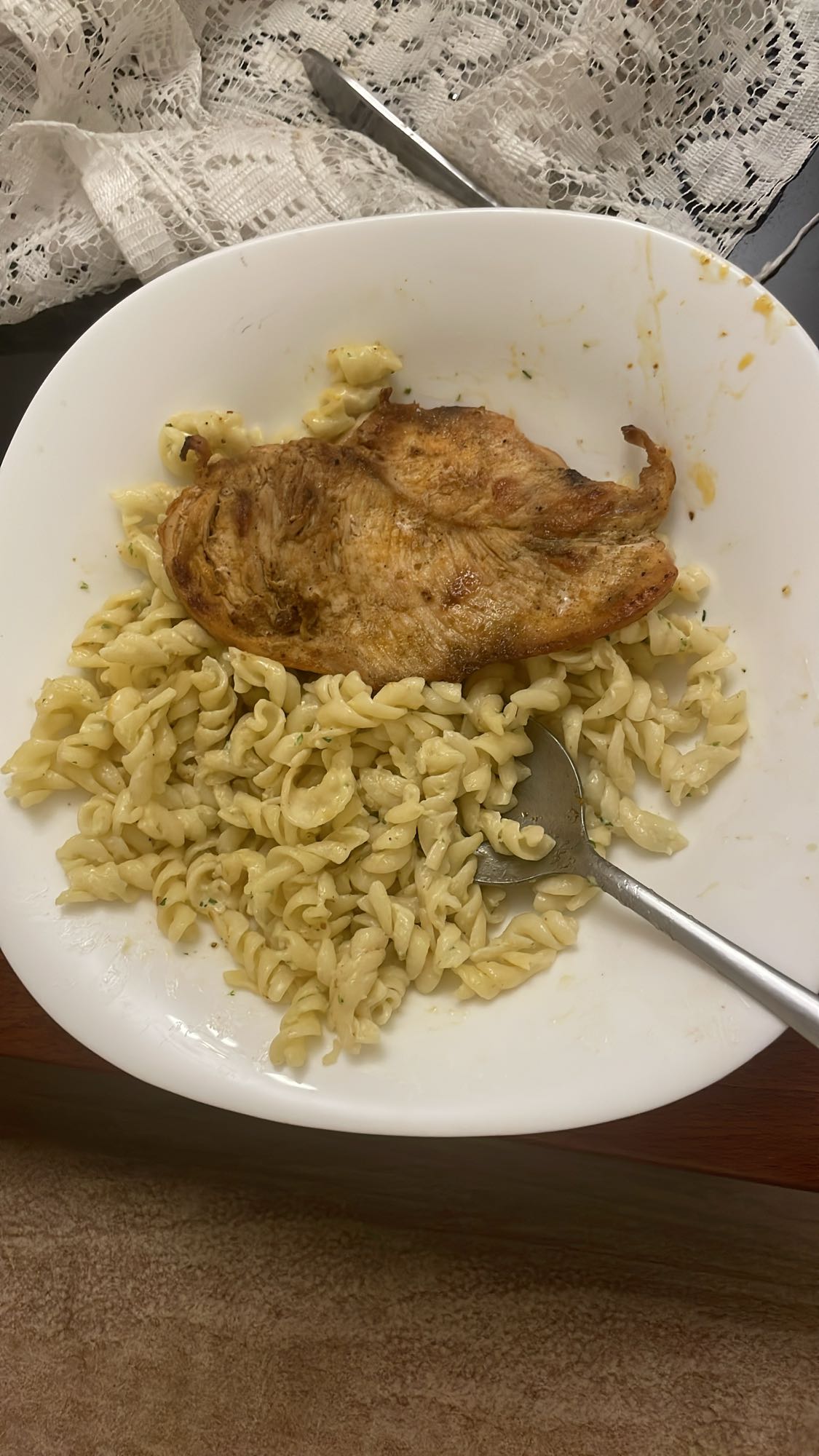 Pâtes au poulet grillé