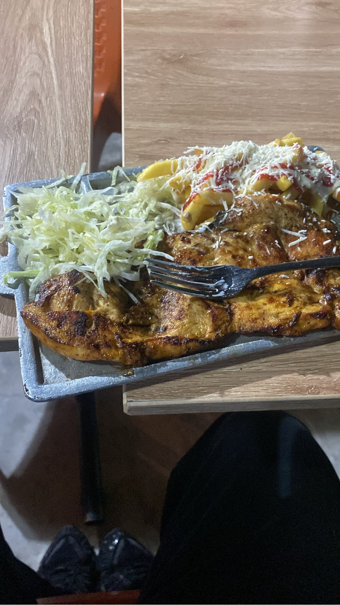 Pollo con papas y ensalada