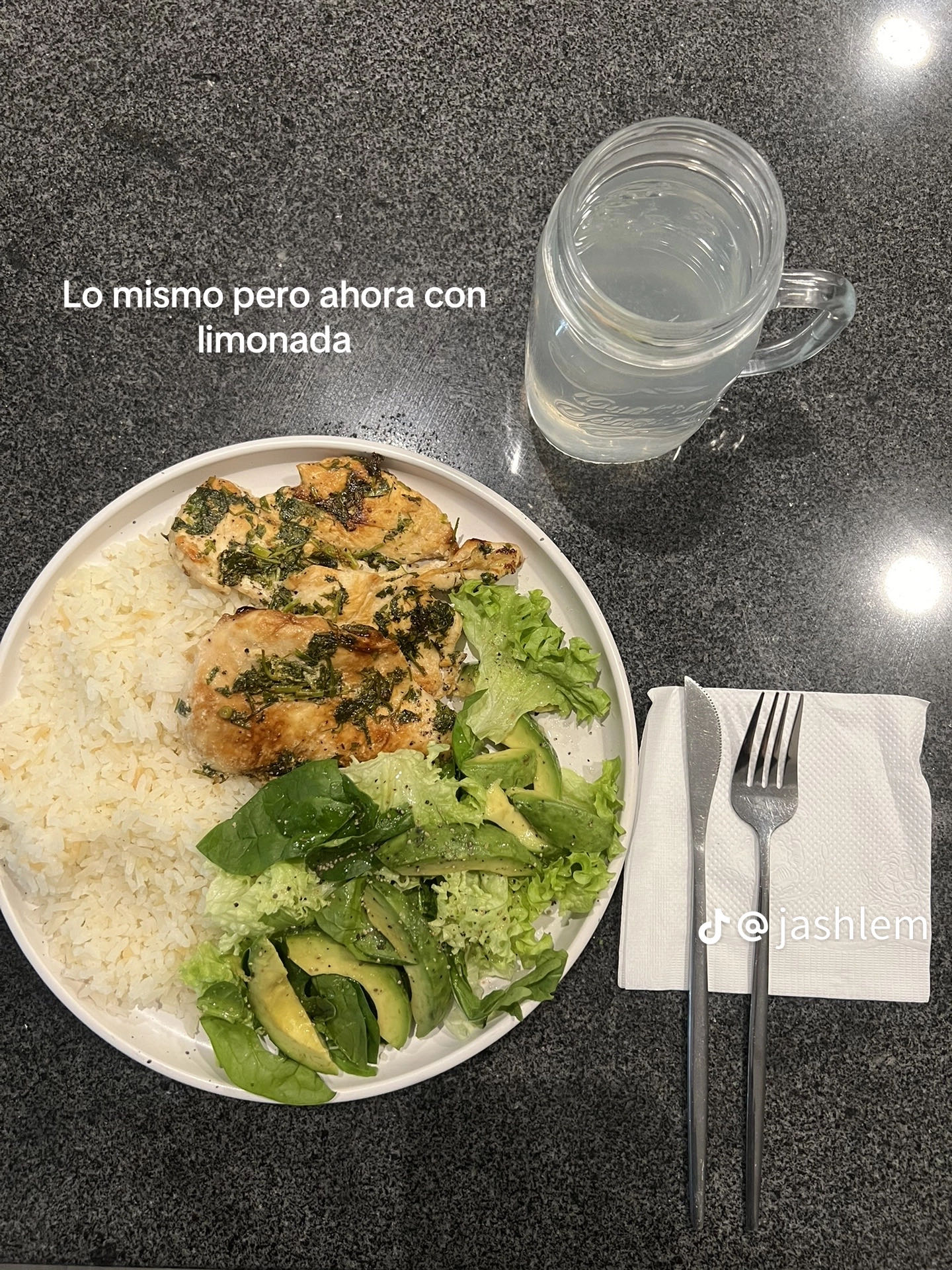 Pollo con arroz y ensalada