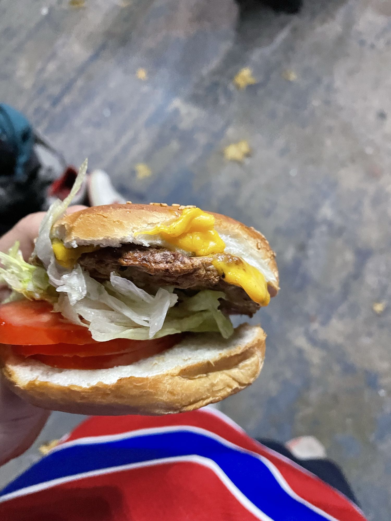 Hamburguesas con tomate y lechuga