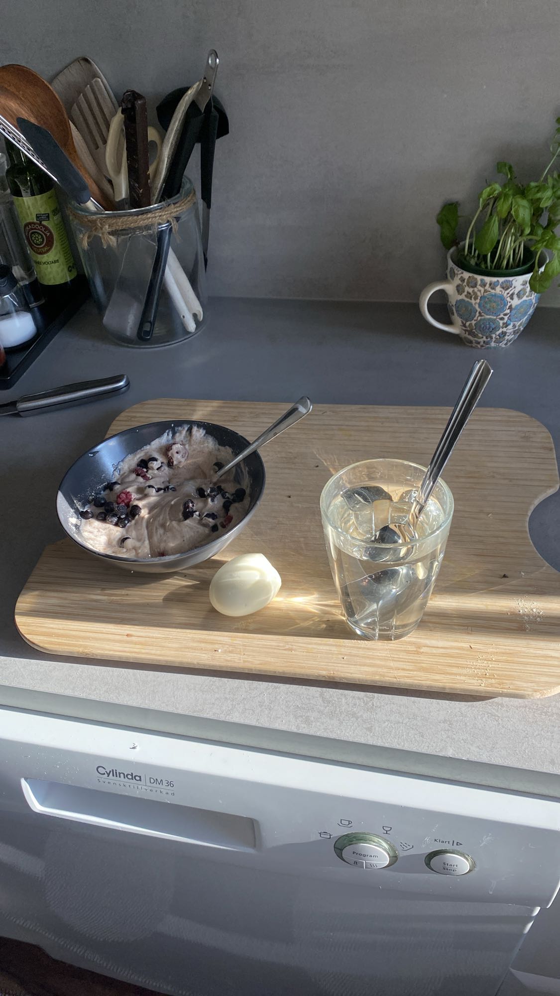 Kvarg, bär, proteinpulver och ägg