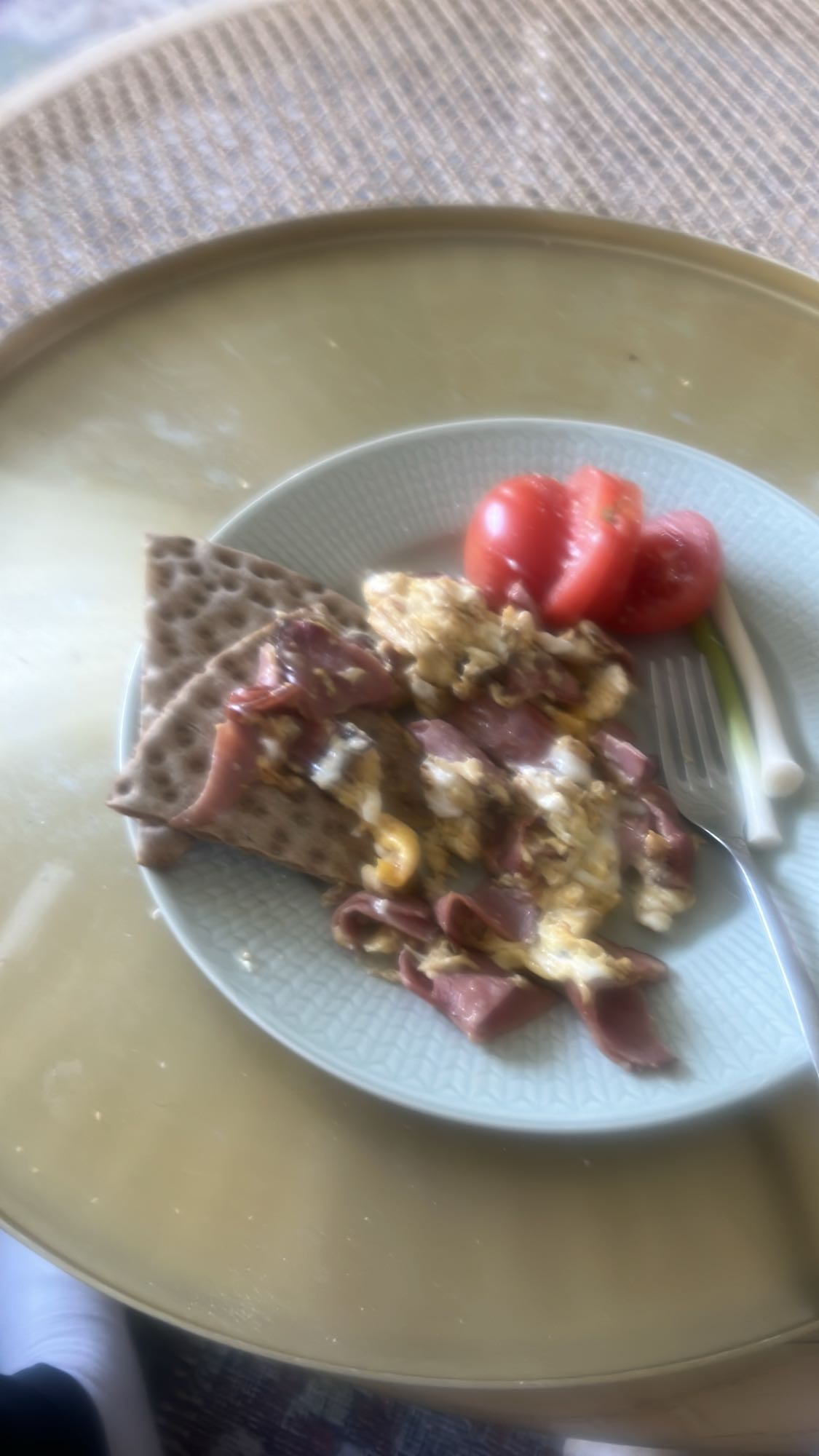 Ägg och skinka med bröd