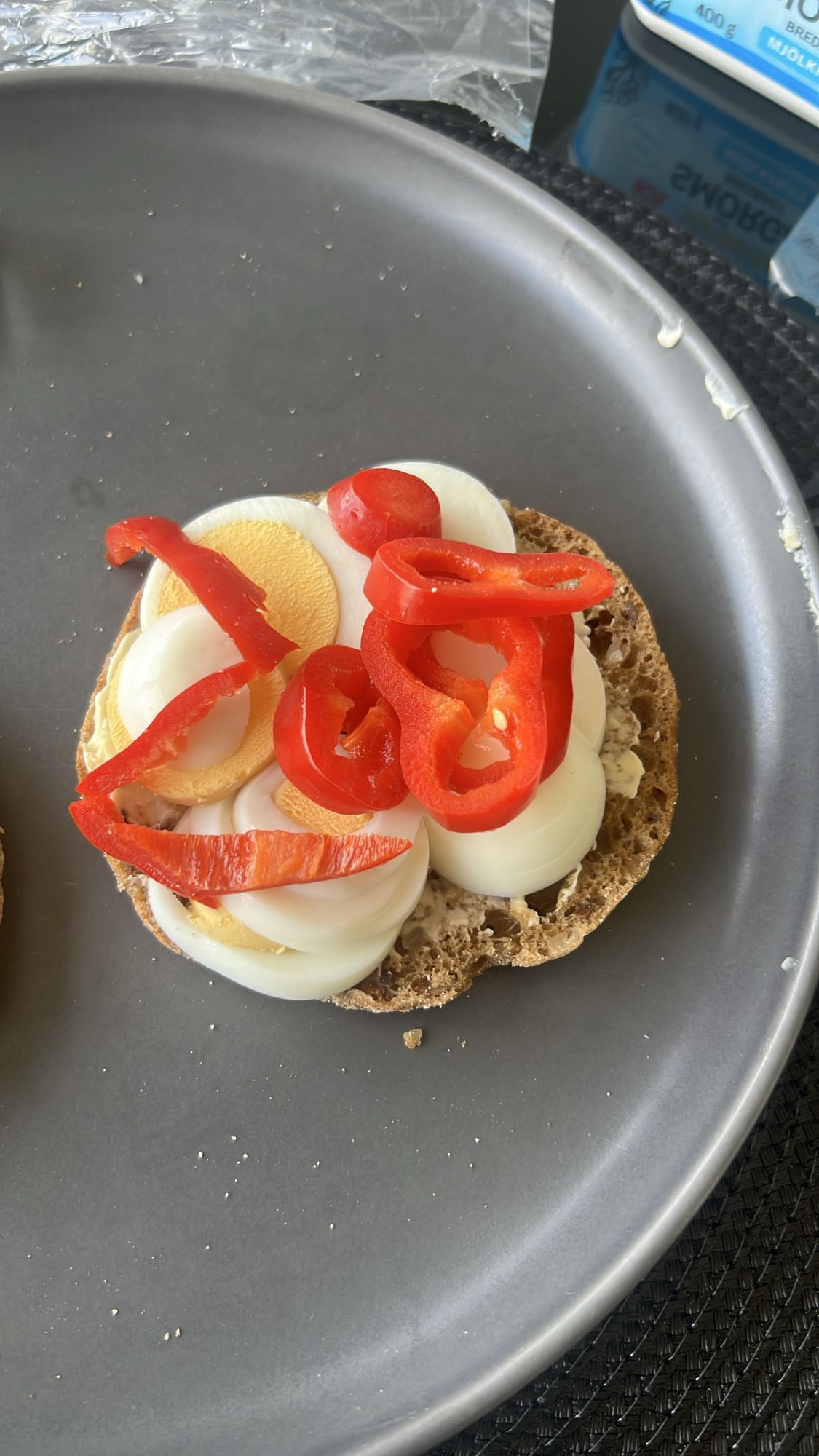 Äggsmörgås med paprika