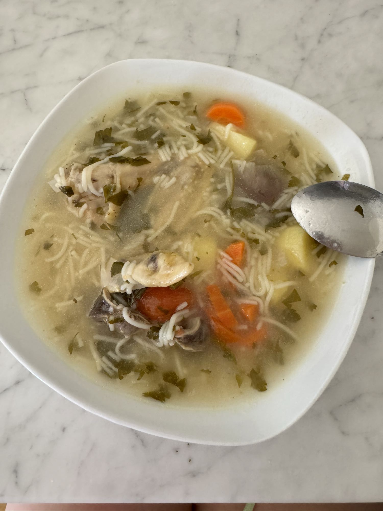 Supă cu tăiței și legume