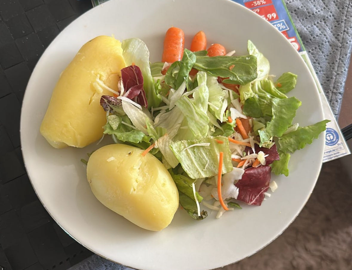 Kartoffeln mit Salat