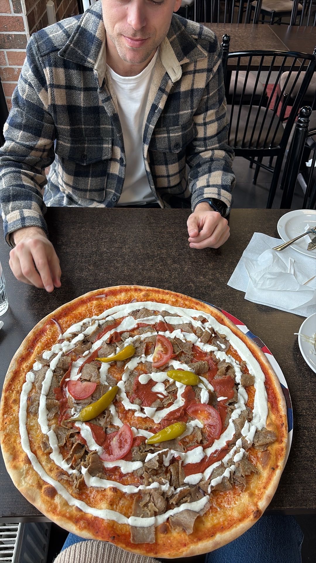 Kebabpizza med sås
