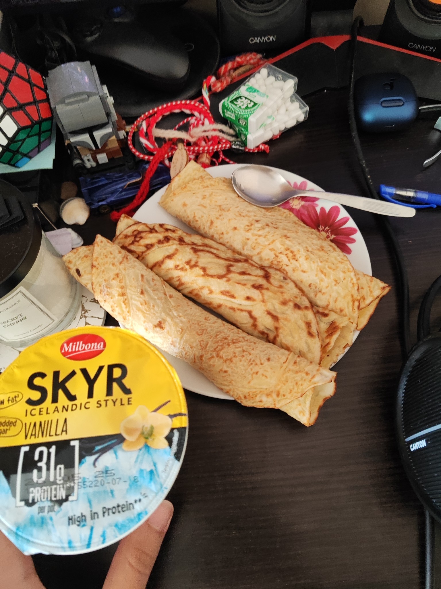 Crepes with Skyr Yogurt