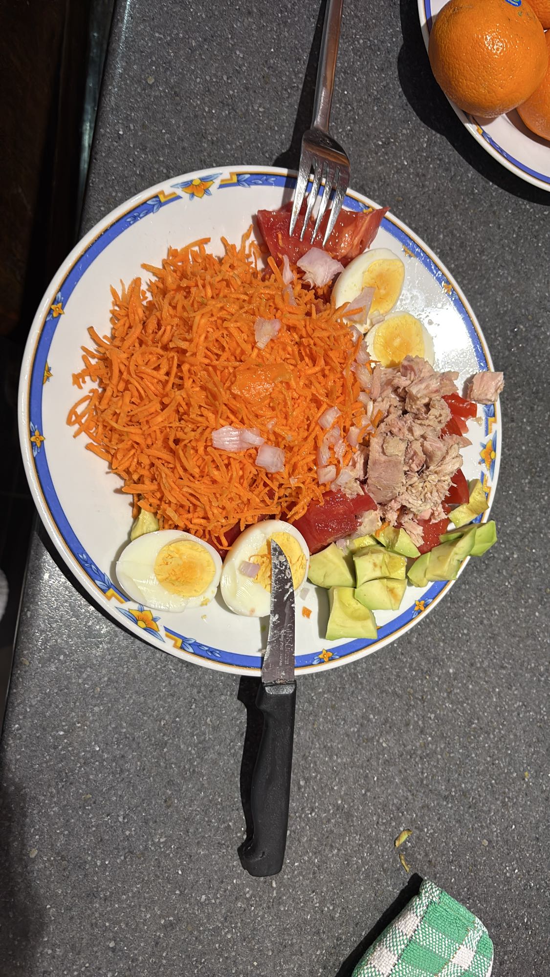 Salade œufs thon avocat