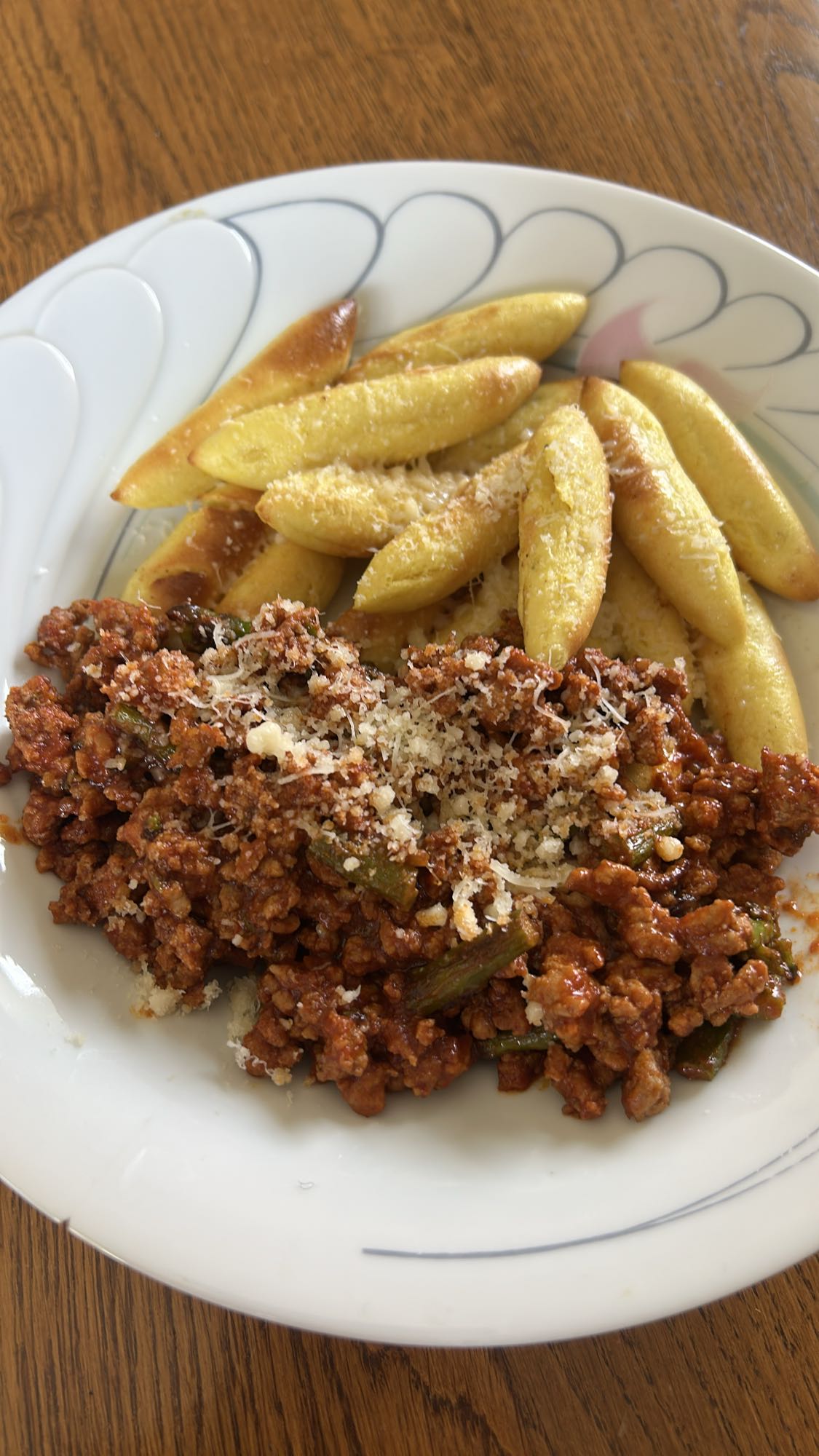 Meat sauce with potatoes