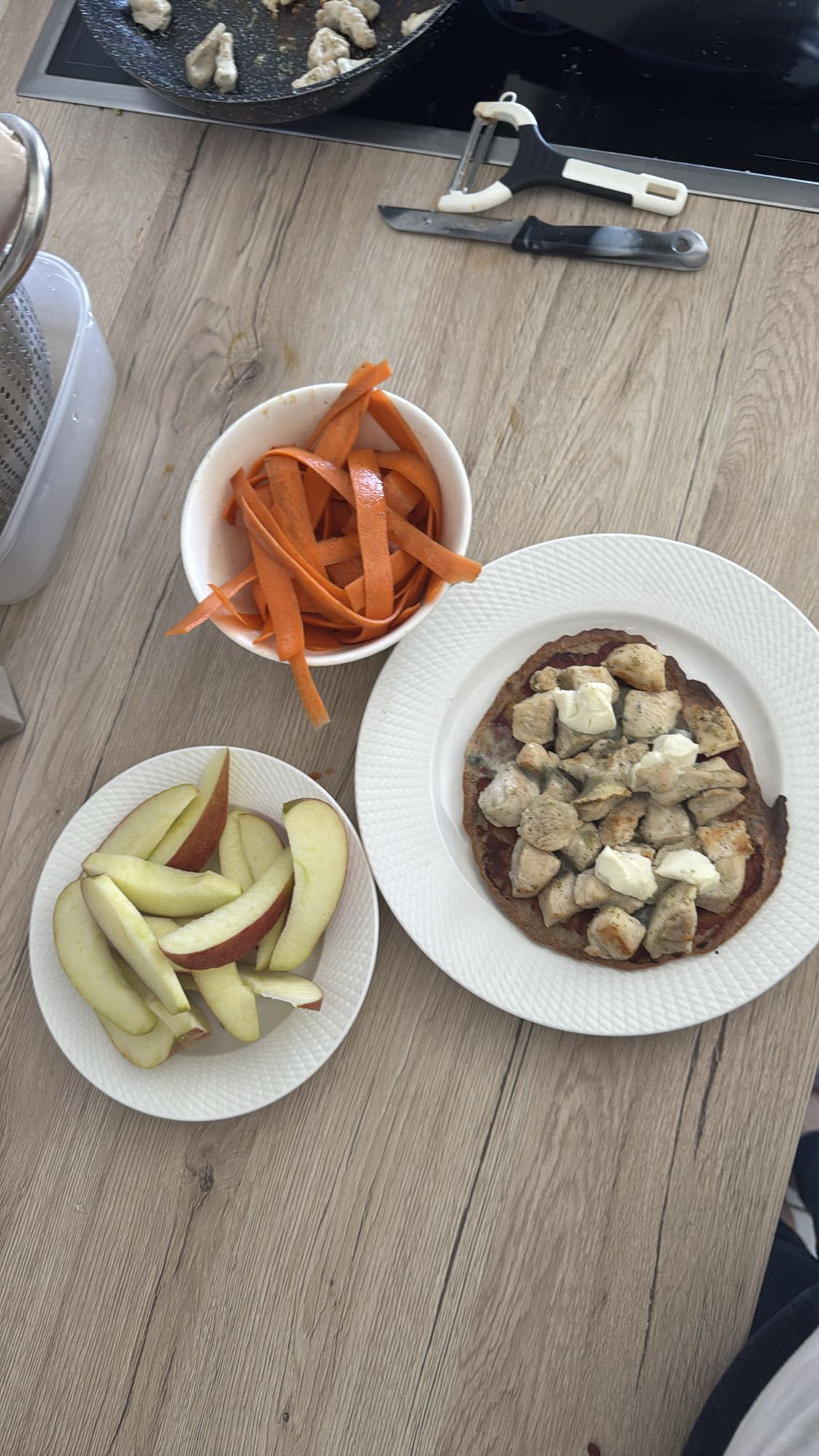 Kip flatbread met fruit