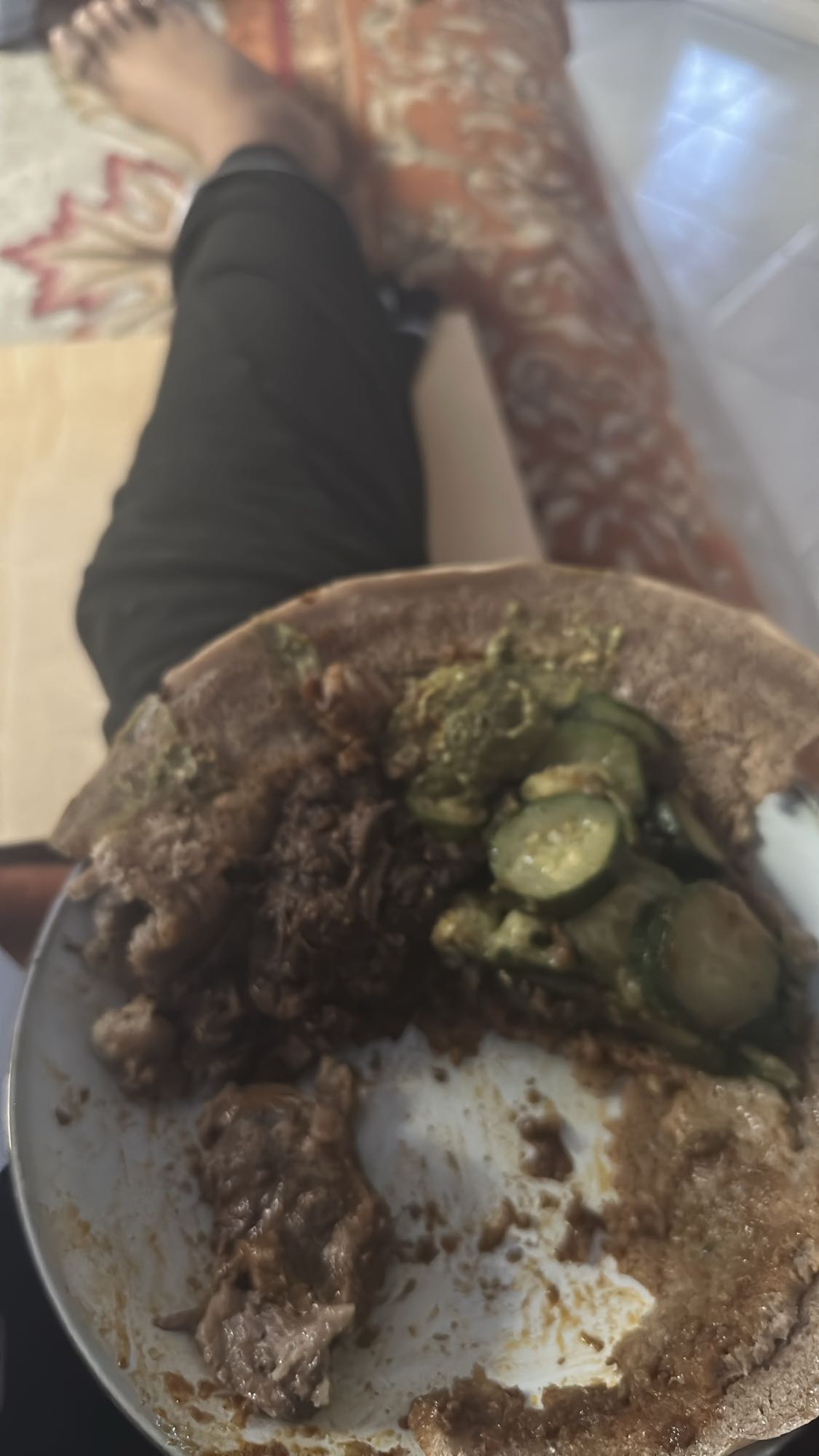 Injera med kött och grönsaker