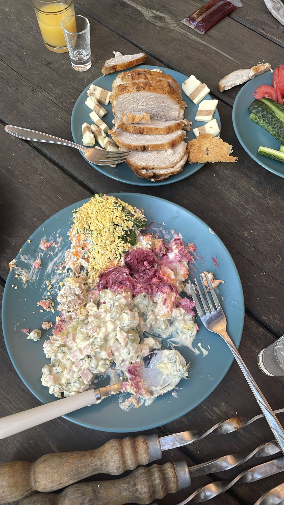 Sałatki i pieczony kurczak