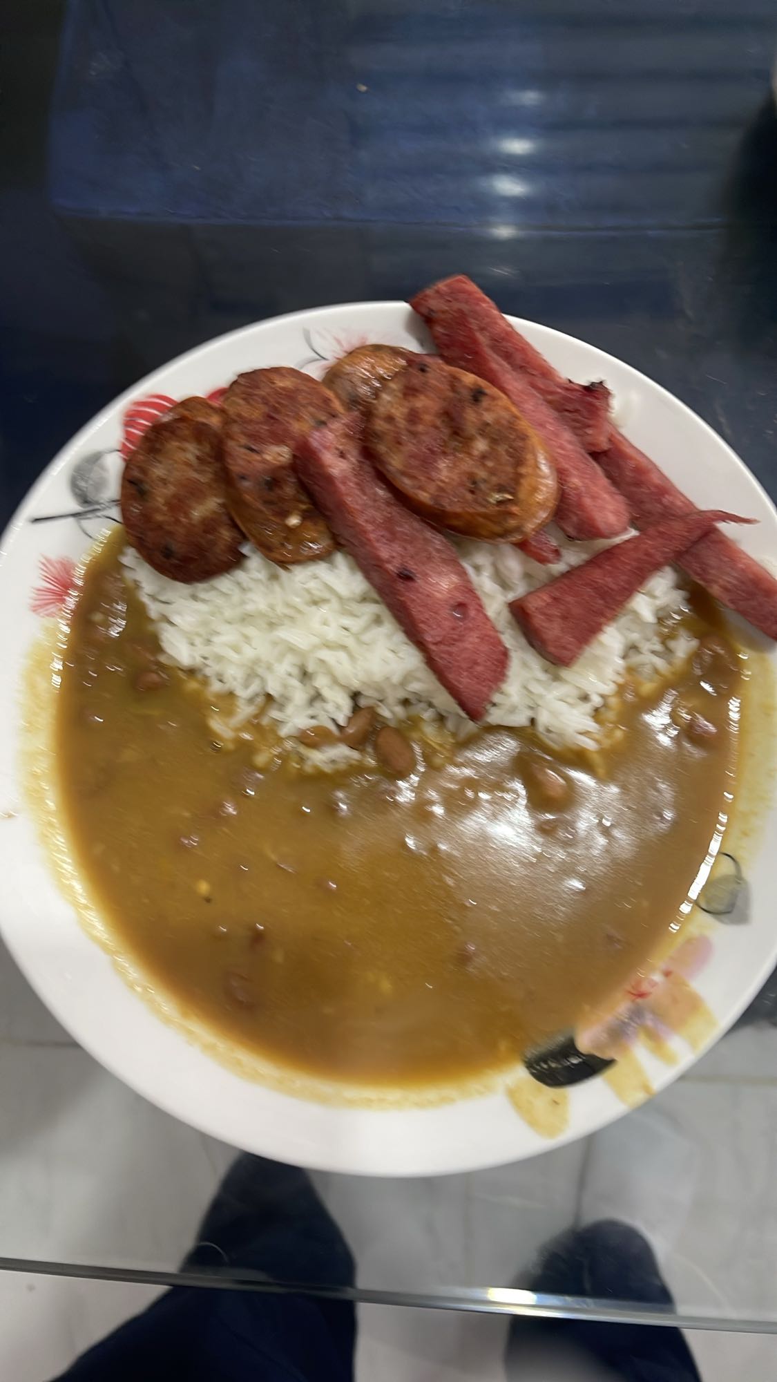 Arroz con salchichas y frijoles