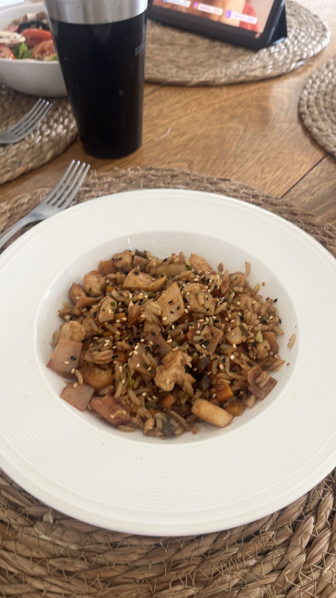 Arroz salteado con pollo y mariscos