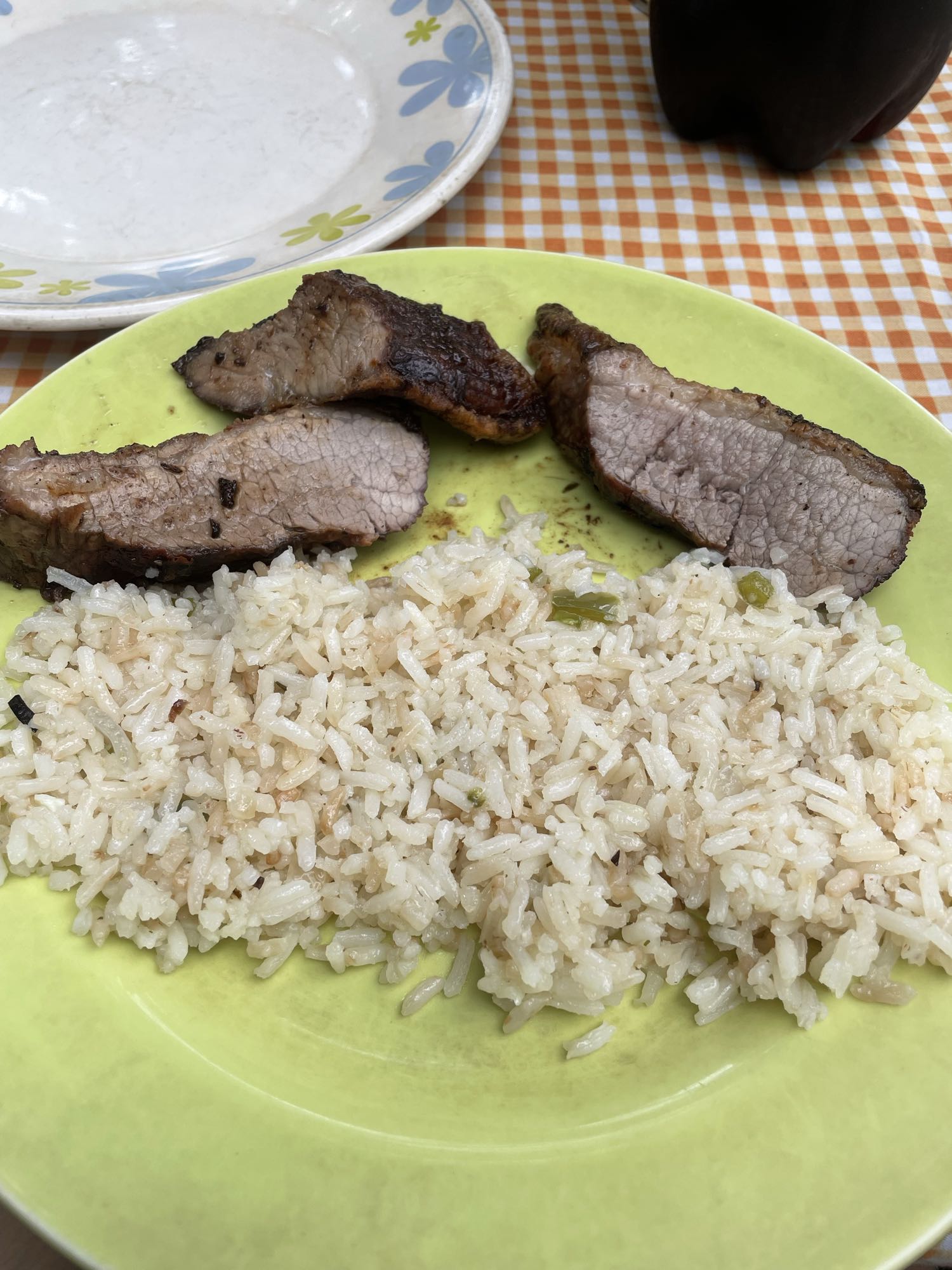 Arroz con carne asada